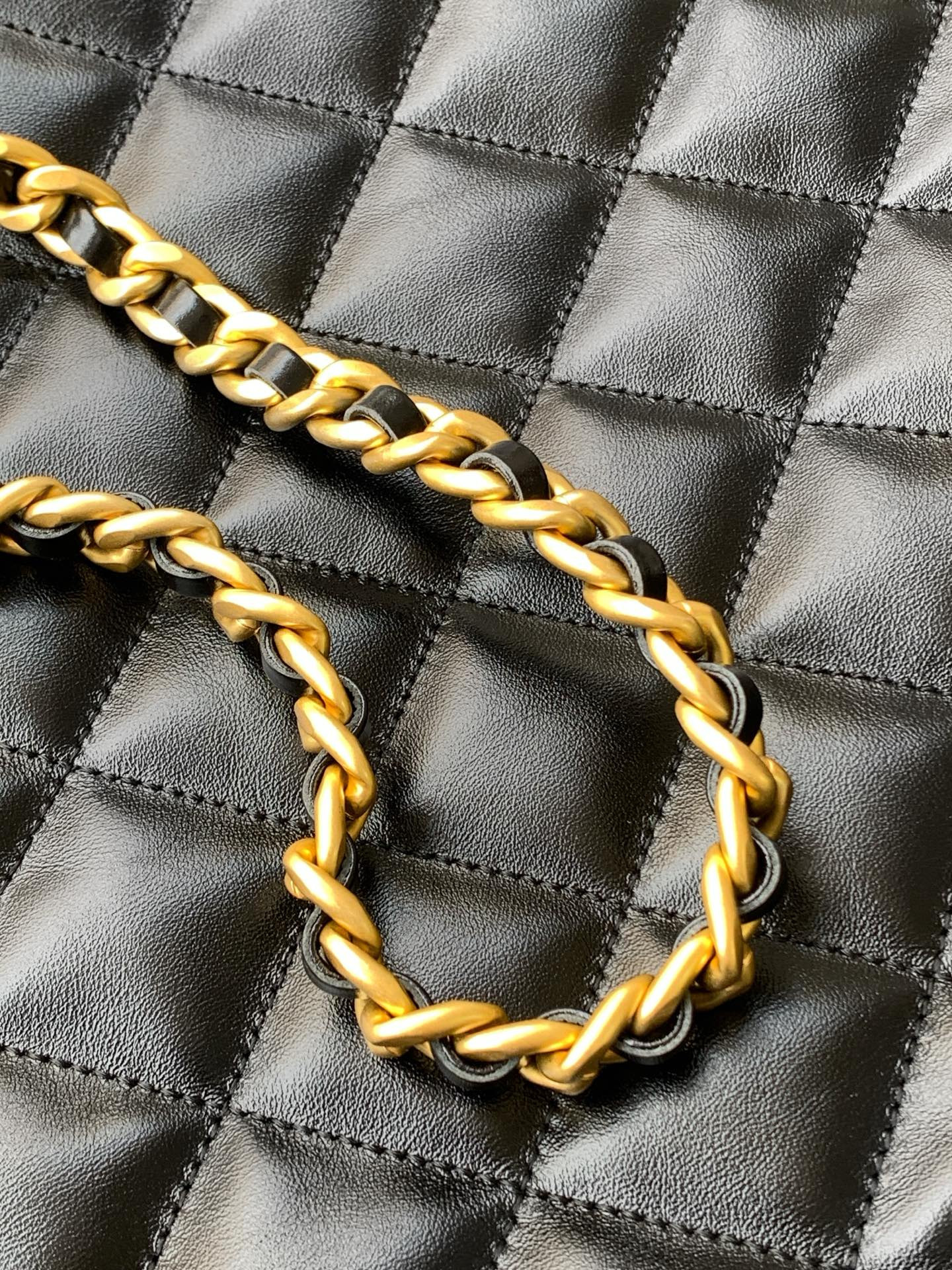 Chanel shopping bag hobo 26x31x13cm