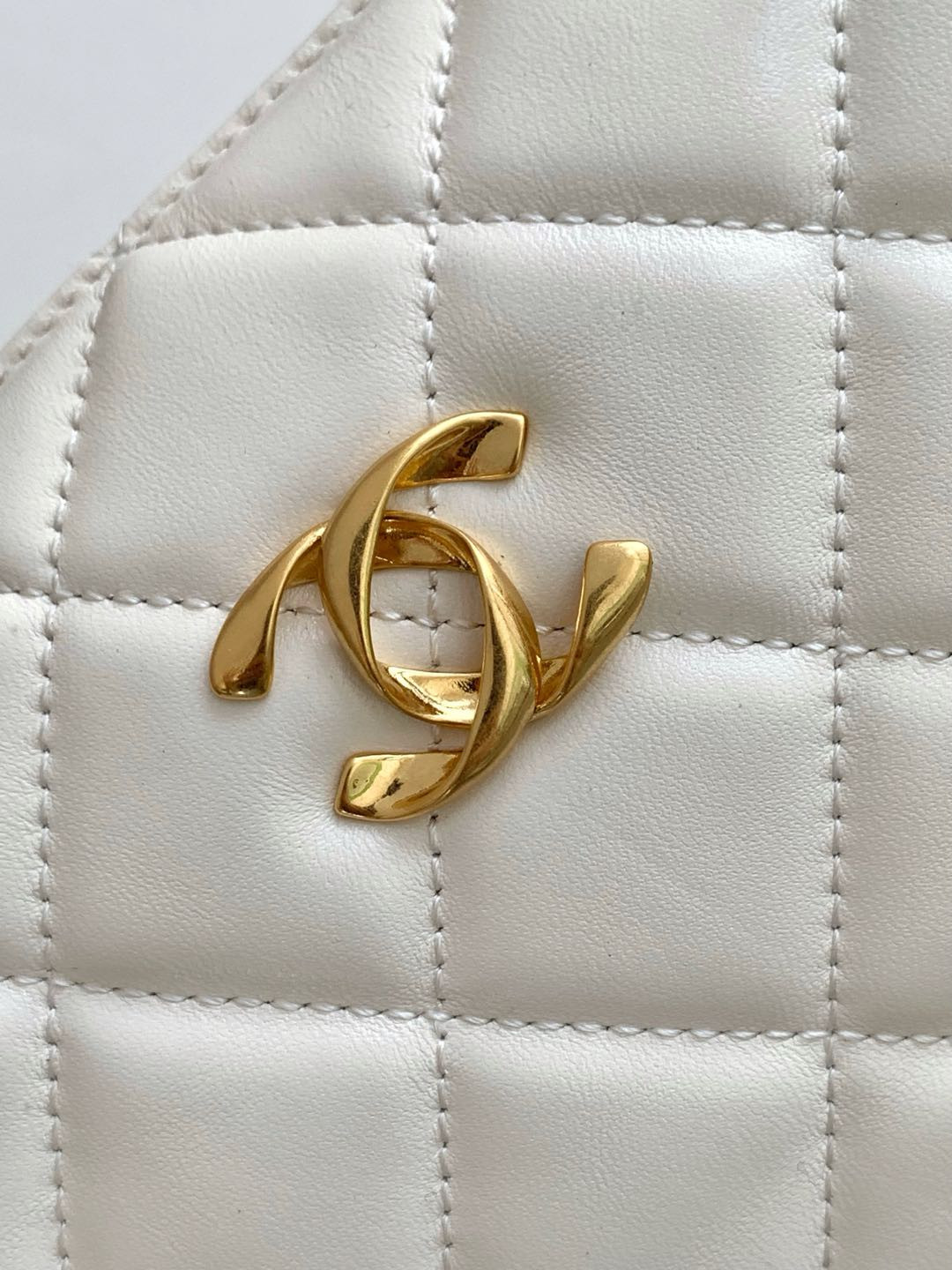 Chanel Bowling Bag 15x25x11cm