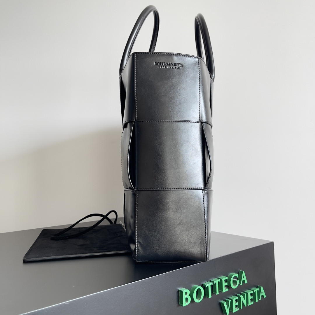 Bottega Veneta Large Arco Tote 46x34x11cm