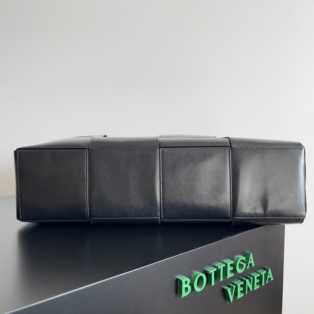Bottega Veneta Large Arco Tote 46x34x11cm