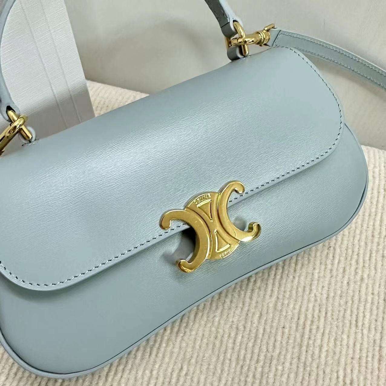 Celine TEEN CELINE LOLA IN shiny calfskin 20x11.5x5cm