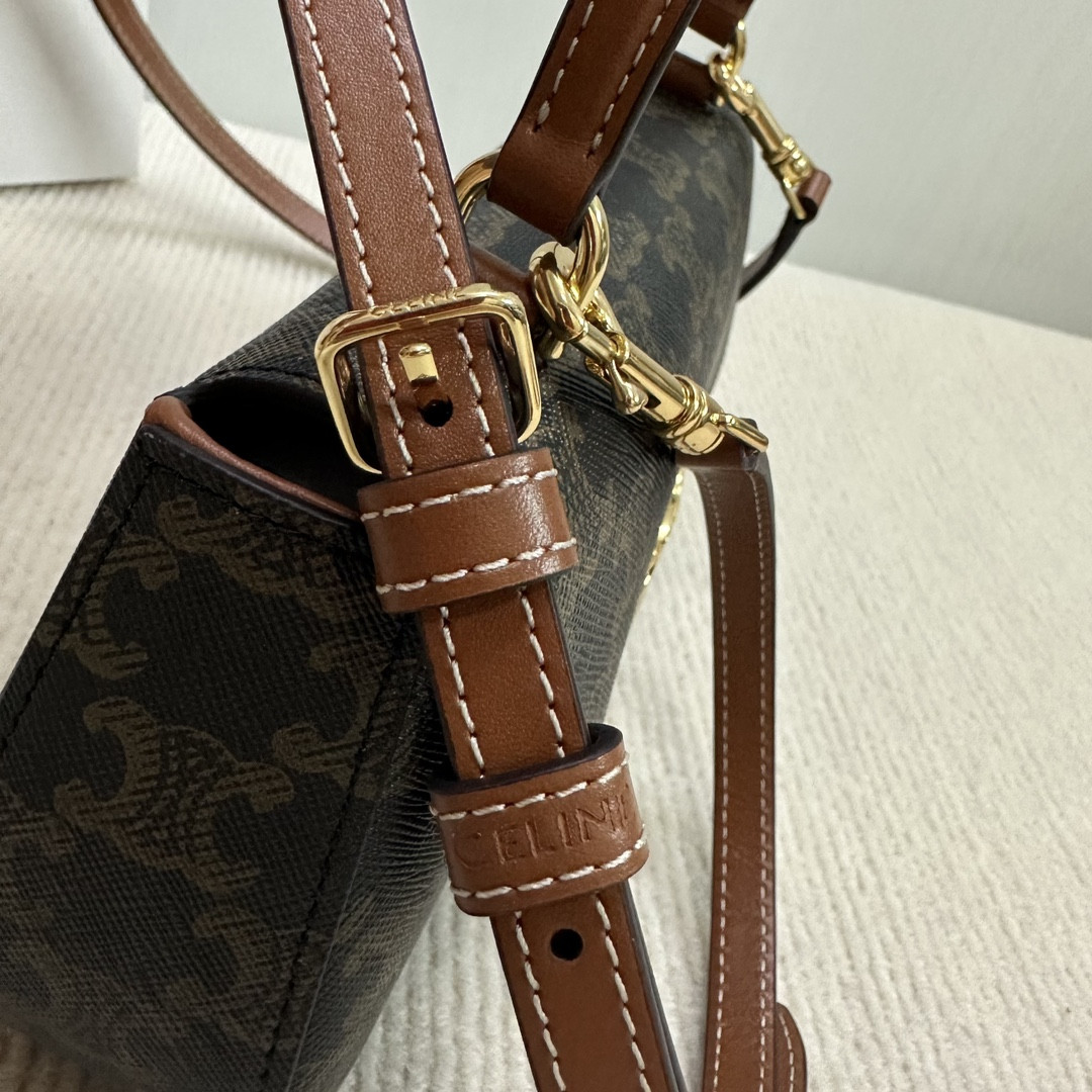 Celine TEEN CELINE LOLA in Triomphe Canvas and Calfskin 20x11.5x5cm