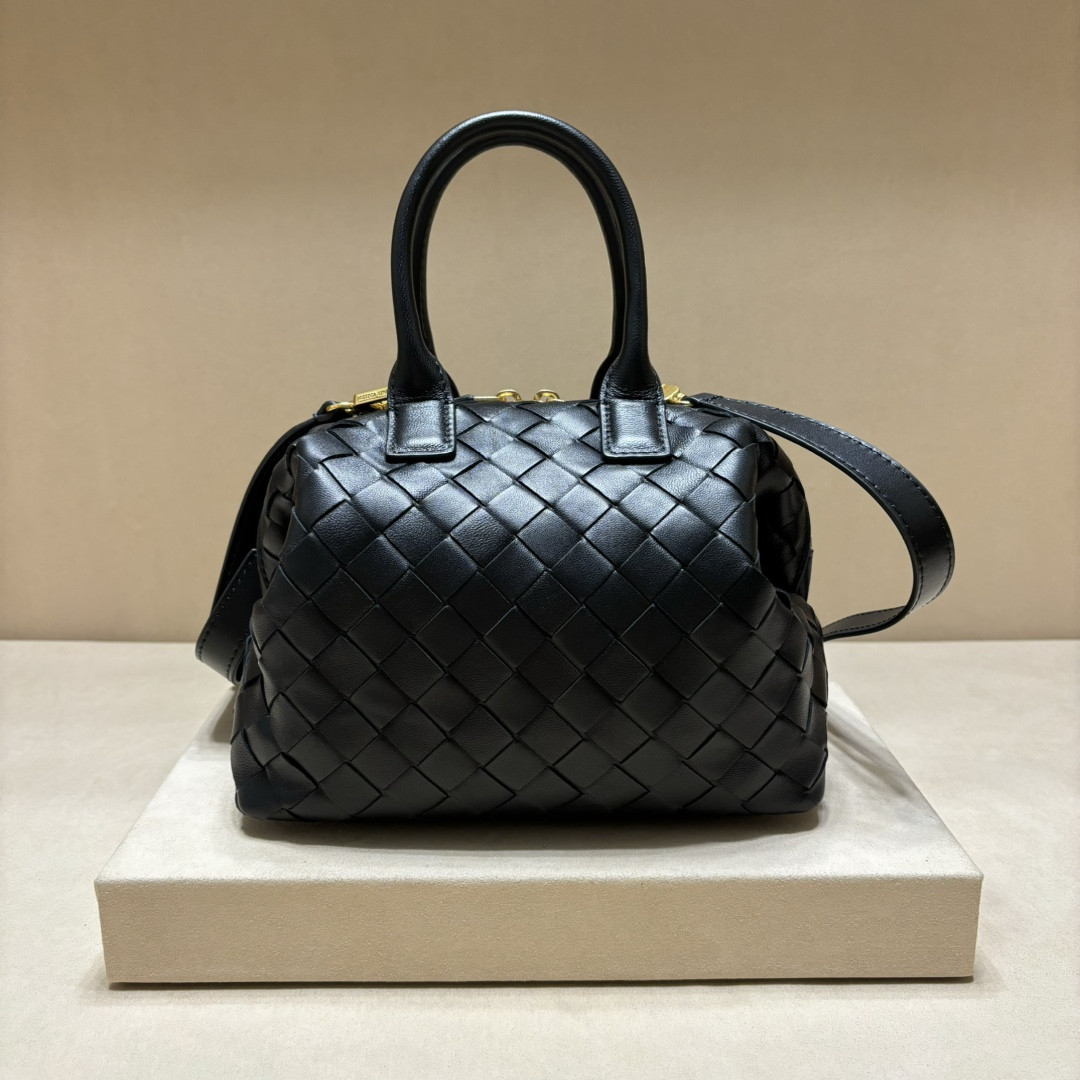 Bottega Veneta bauletto bag 20.5x15.5x10cm