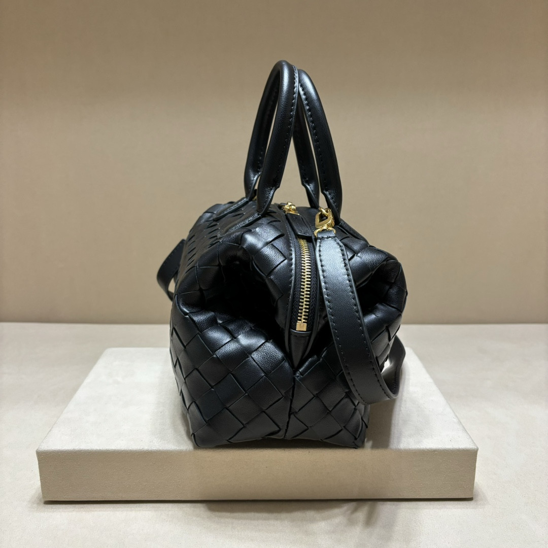 Bottega Veneta bauletto bag 20.5x15.5x10cm