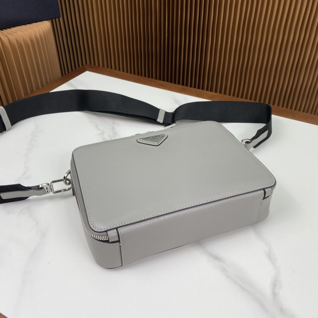 Prada Medium Brique Saffiano leather bag 22x16x6cm