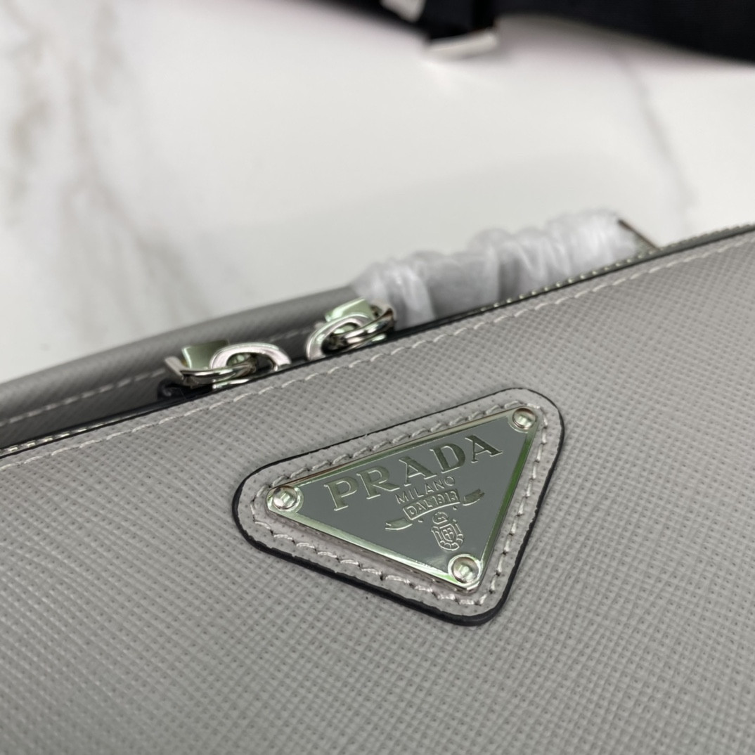 Prada Medium Brique Saffiano leather bag 22x16x6cm