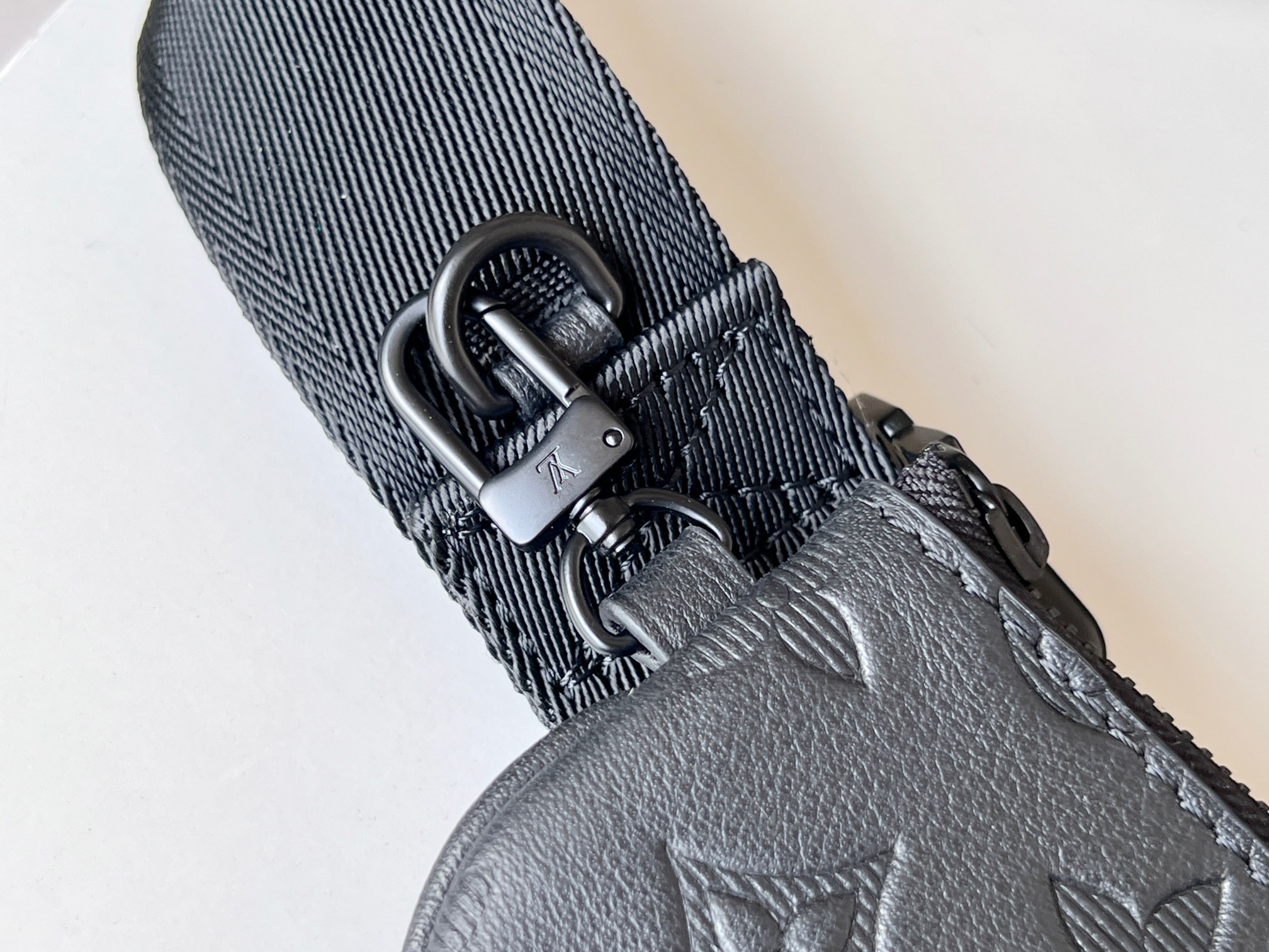 LV Trio Messenger M46602 25x18.5x7cm