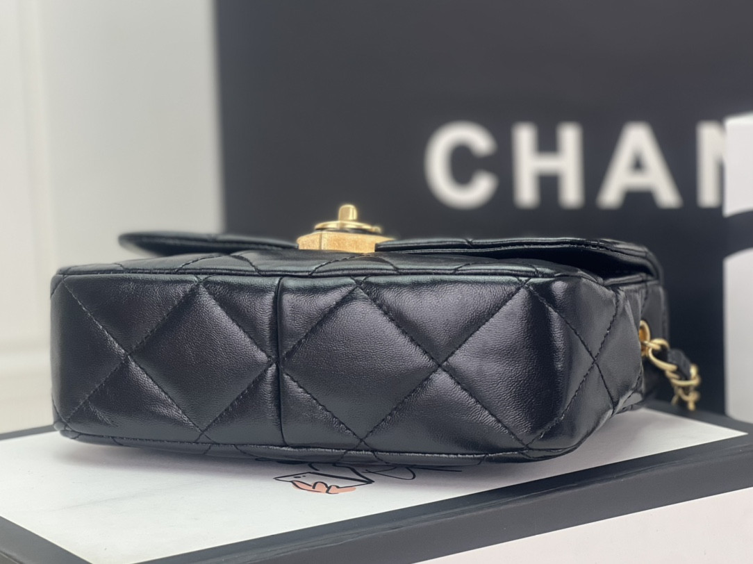 Chanel FLAP HANDBAG CF 21x14x6cm