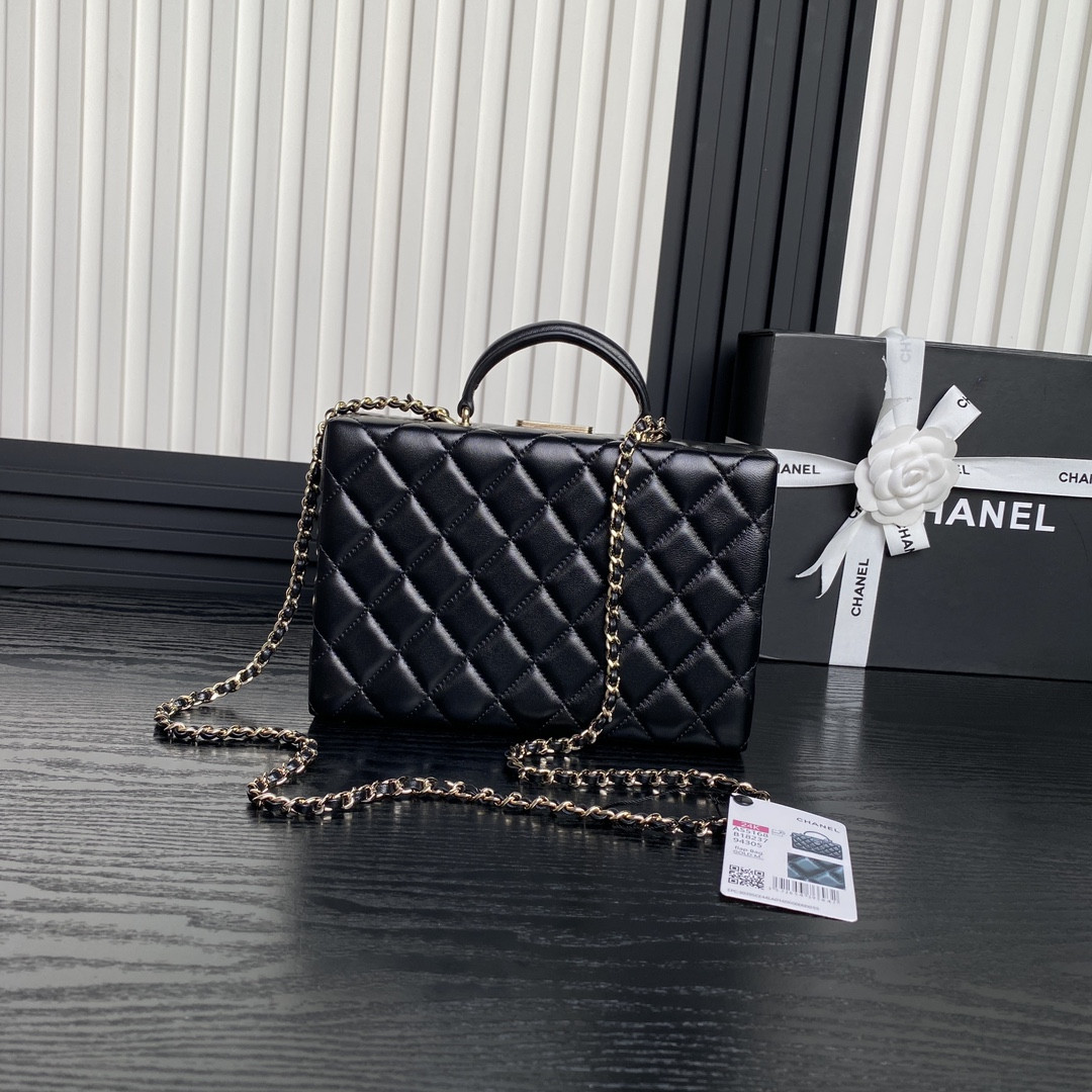 Chanel Box bag 15x22x7.5cm