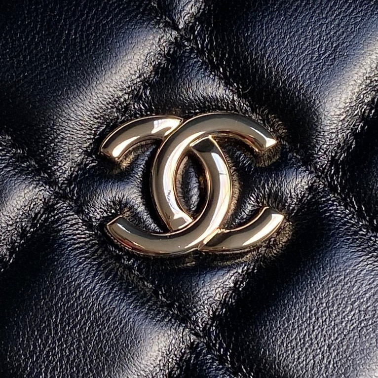 Chanel Box bag 15x22x7.5cm