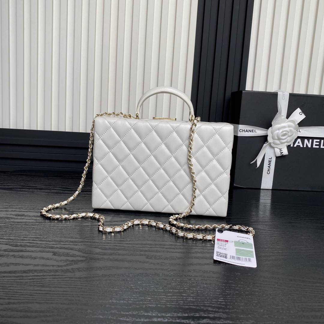 Chanel Box bag 15x22x7.5cm