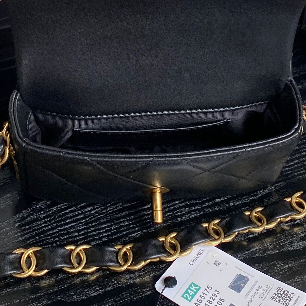 Chanel Mini Flap Bag 12×16×5cm