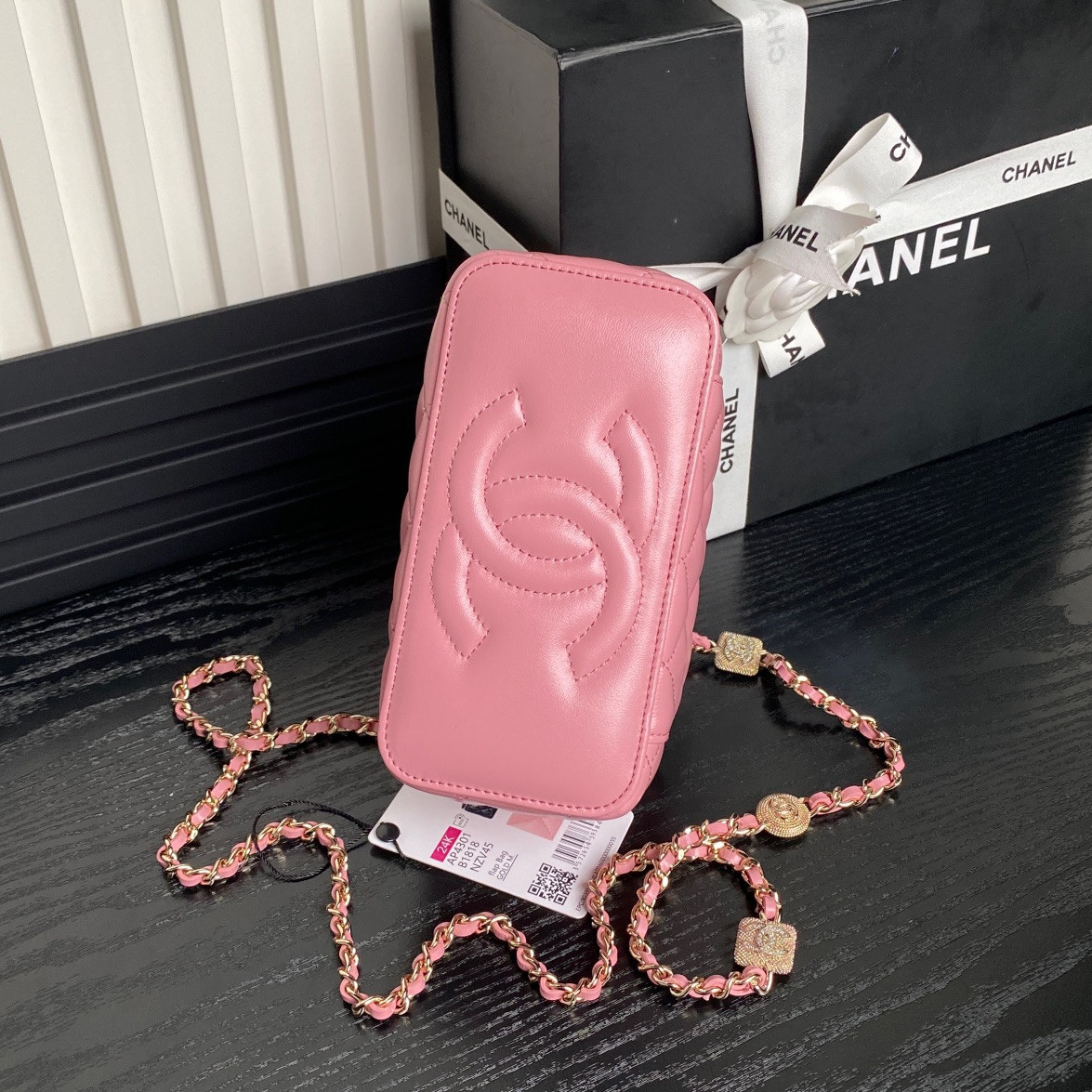 CHANEL Vanity With Chain 9.5x17x8cm