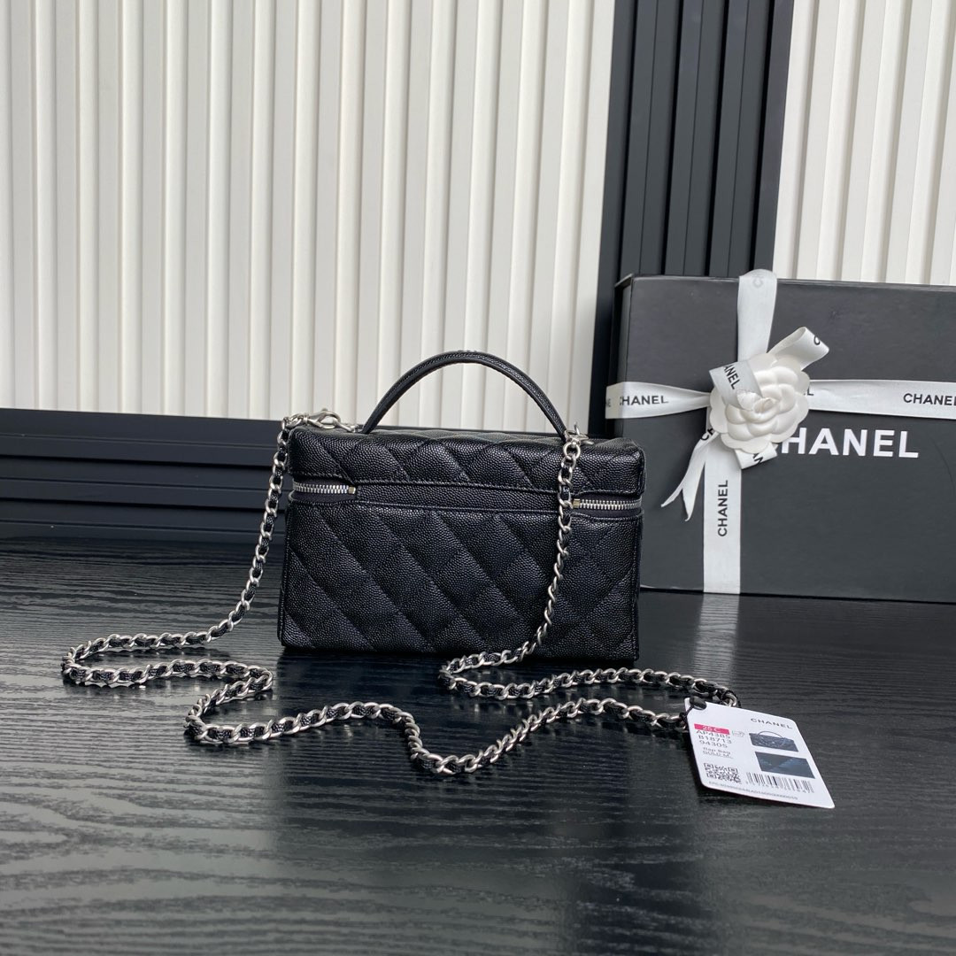CHANEL with chain Handbag 14×18×3cm