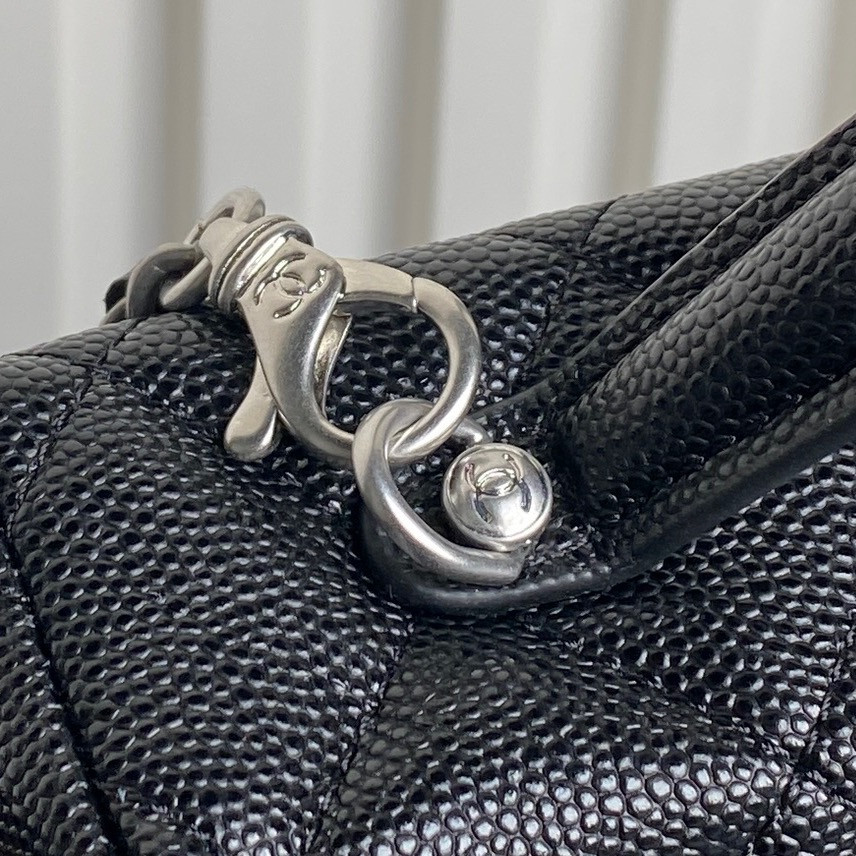 CHANEL with chain Handbag 14×18×3cm