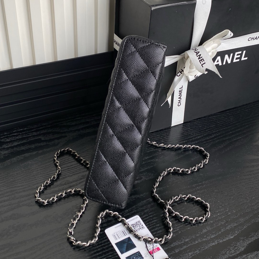 CHANEL with chain Handbag 14×18×3cm