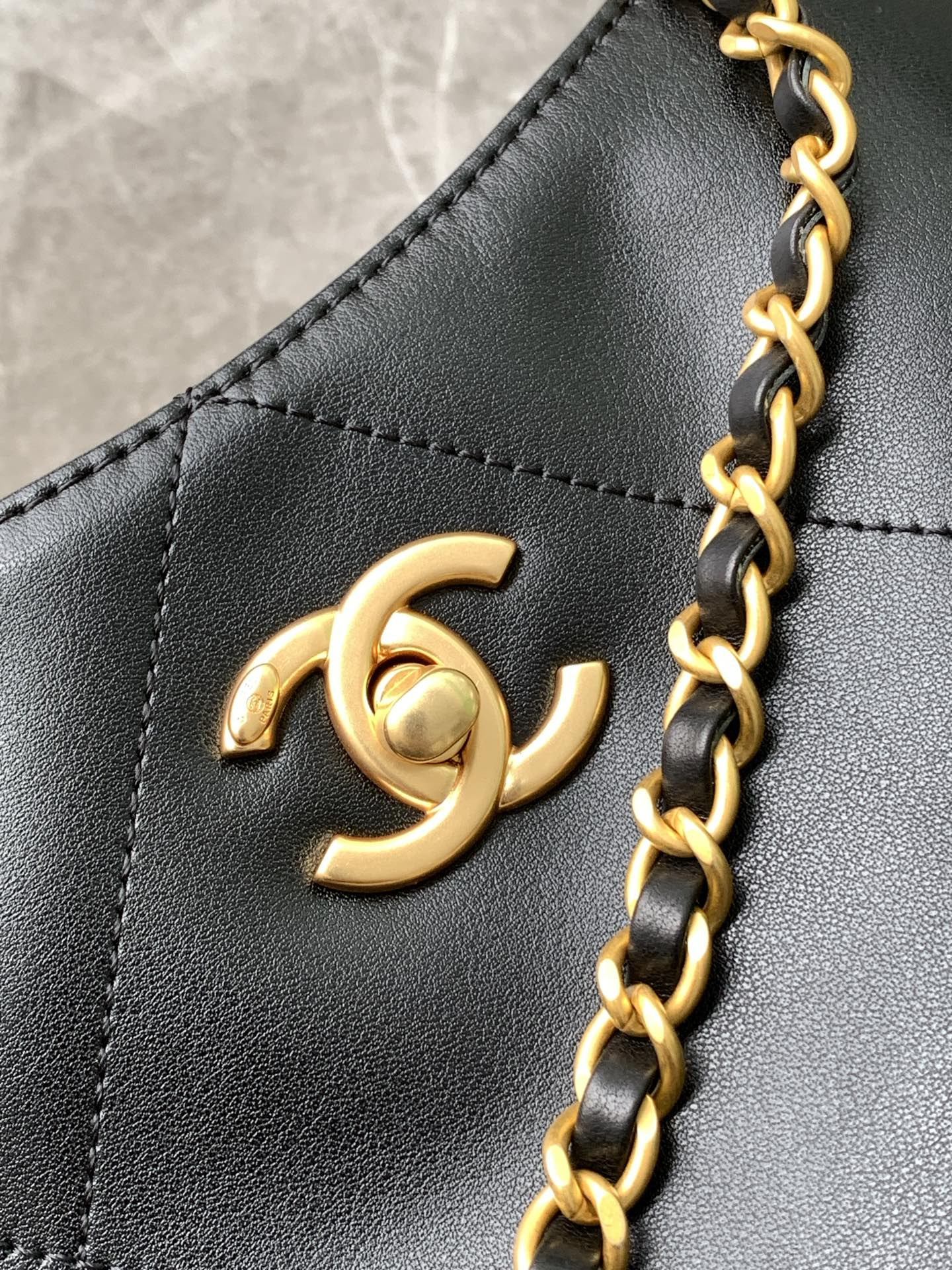 Chanel Maxi Shopping Bag AS5463 36 x 59 x 13cm