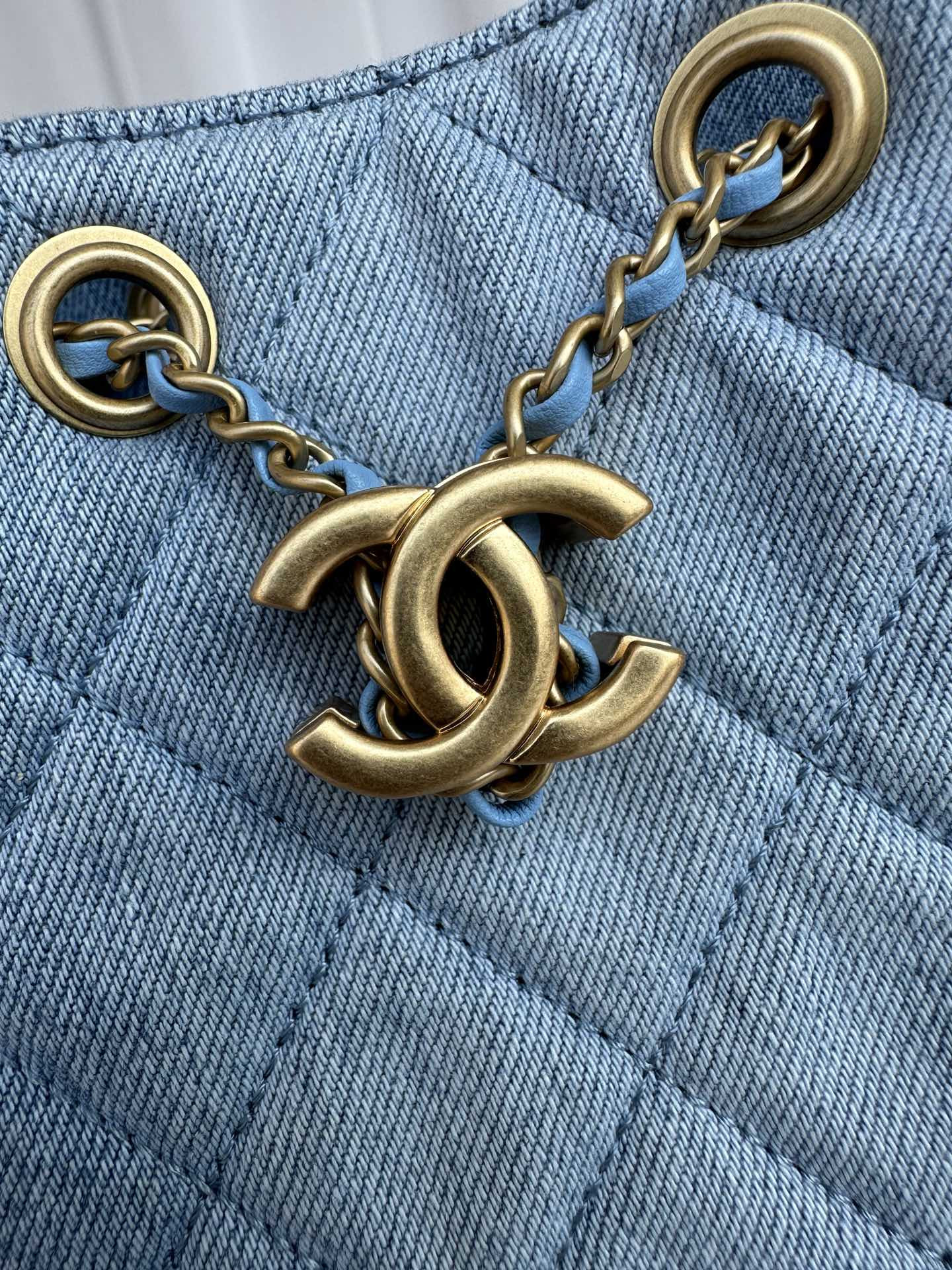 CHANEL 25 small Bucket Hobo handbag AS5293 30x26x14cm