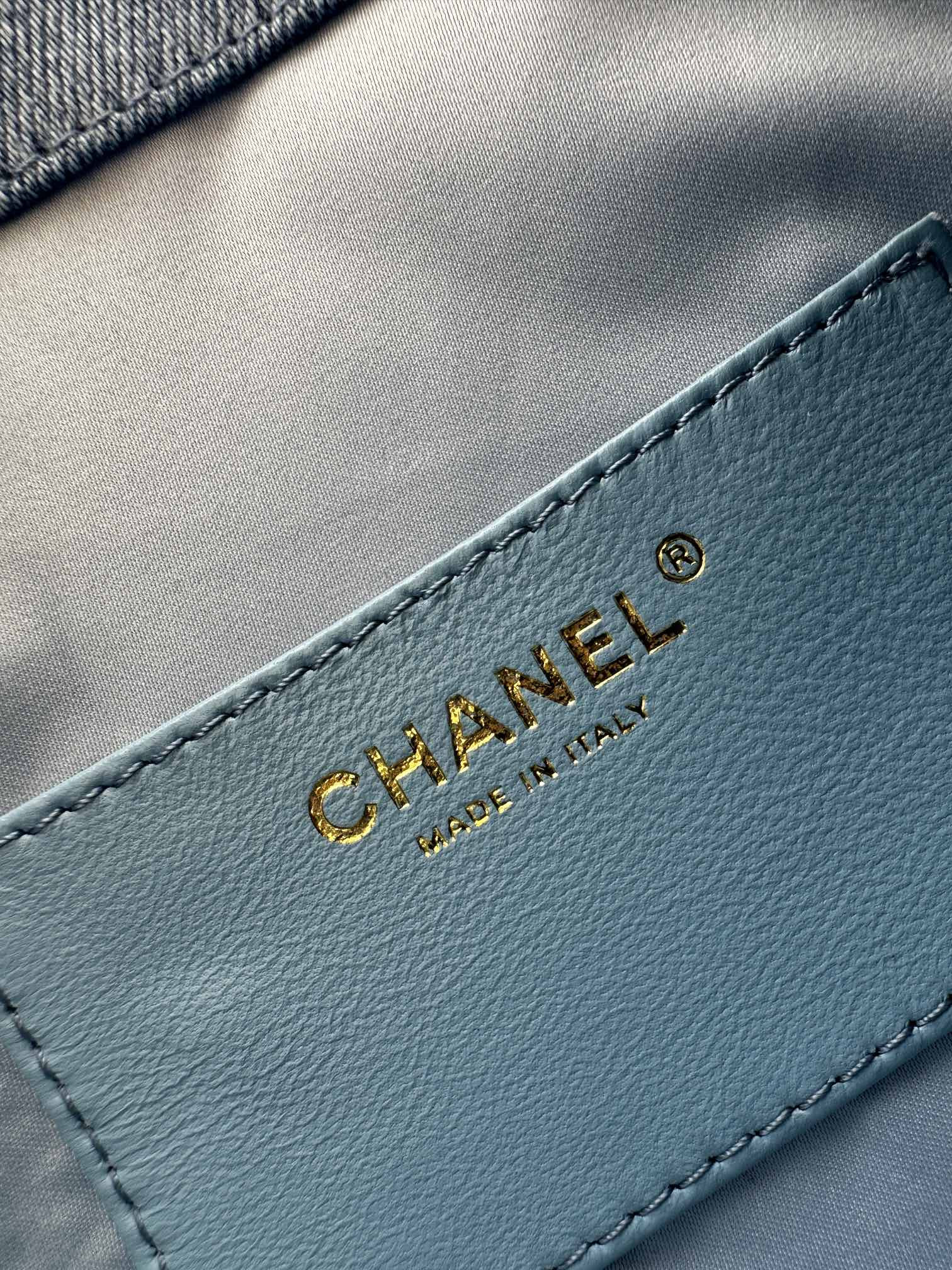 CHANEL 25 small Bucket Hobo handbag AS5293 30x26x14cm