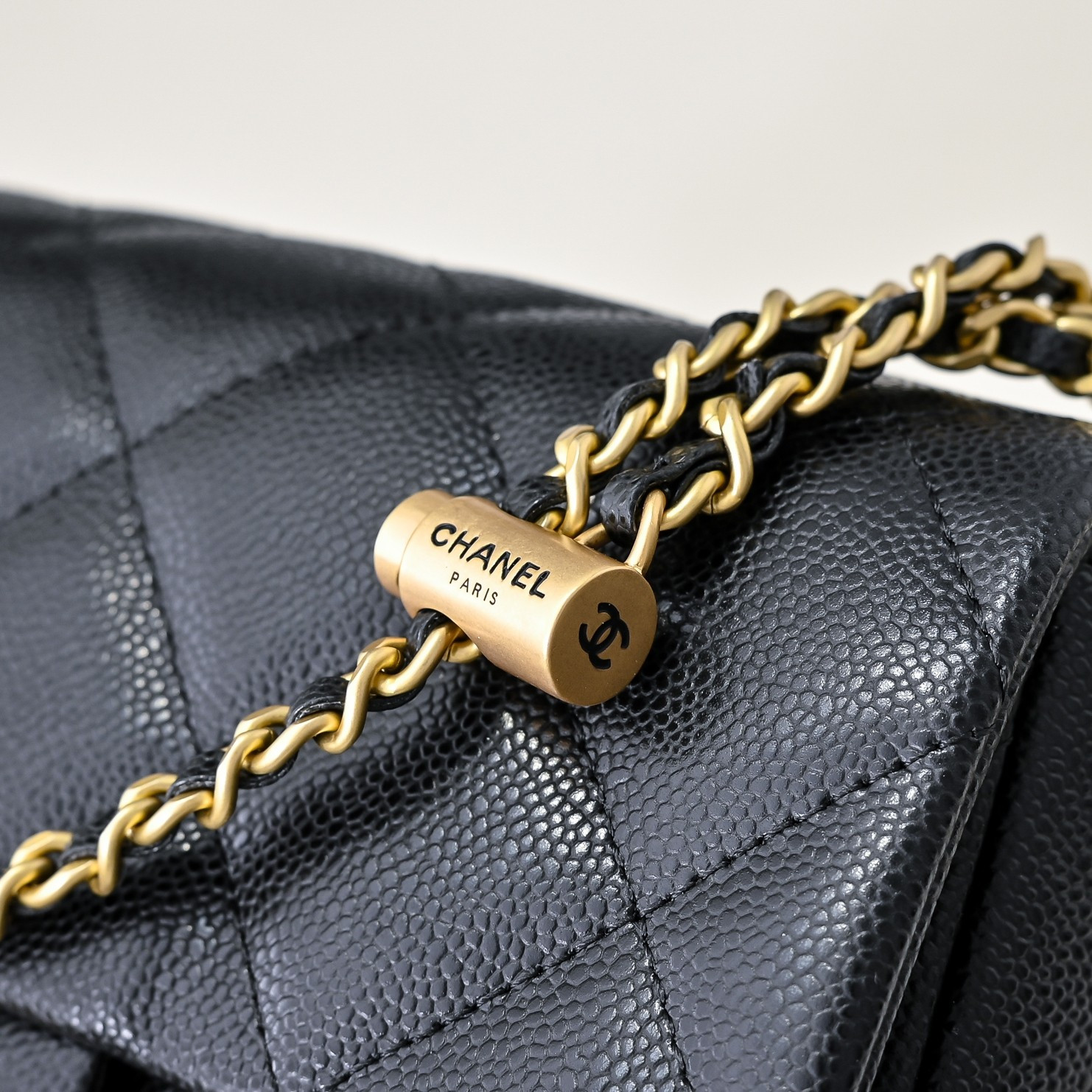 Chanel Flap CF22K 19.5x13.5x6cm AS2855