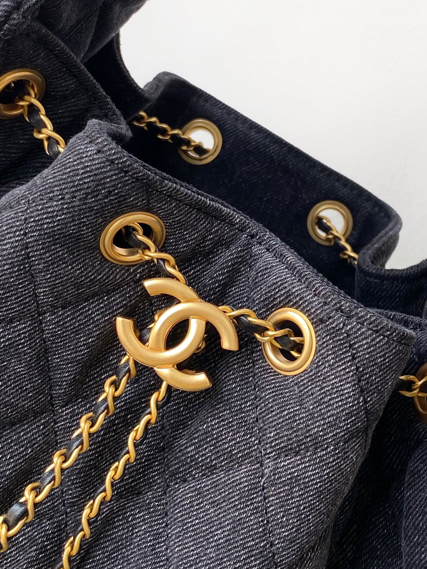 CHANEL 25 small Bucket Hobo handbag AS5293 30x26x14cm