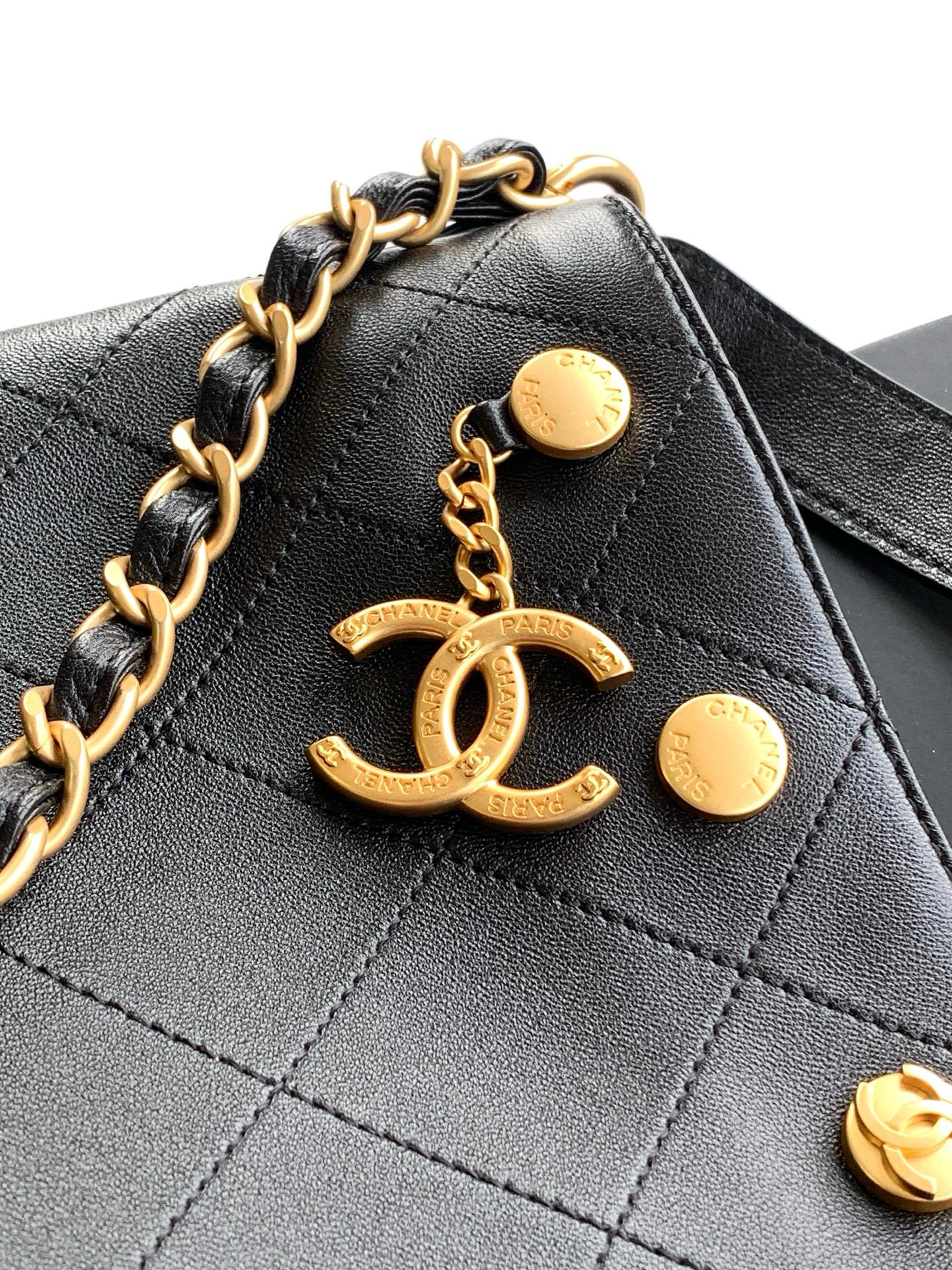 Chanel Large Bucket Bag 28x31x15cm AS5406