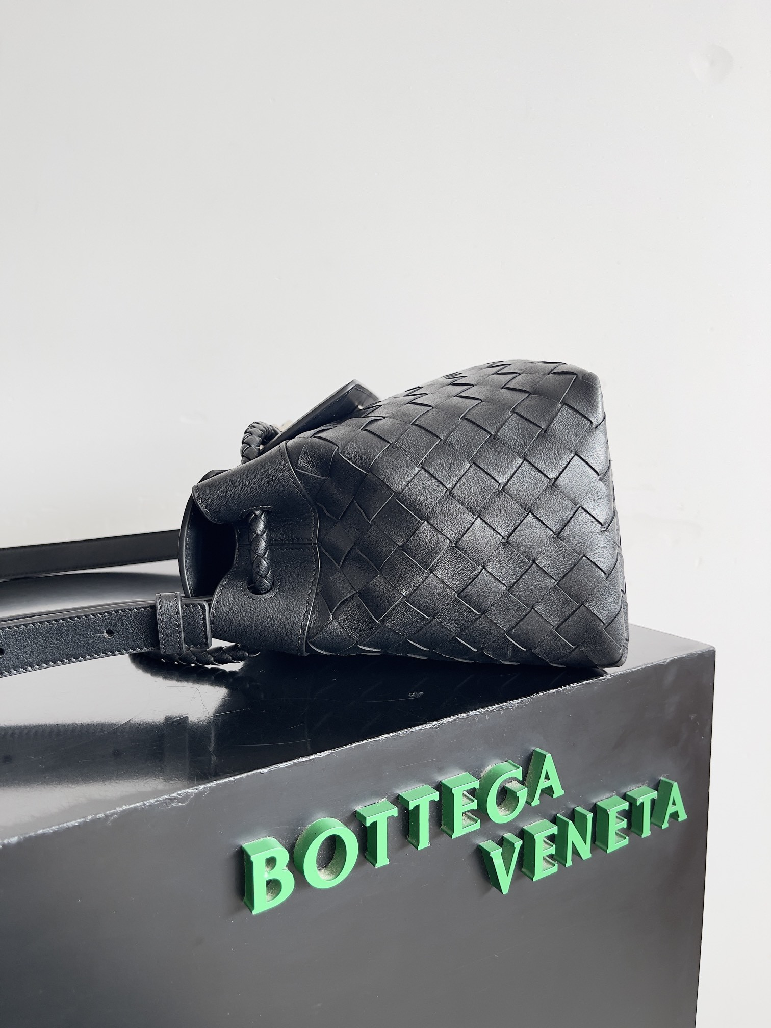 Bottega Veneta Small Andiamo Messenger 29x20x13cm