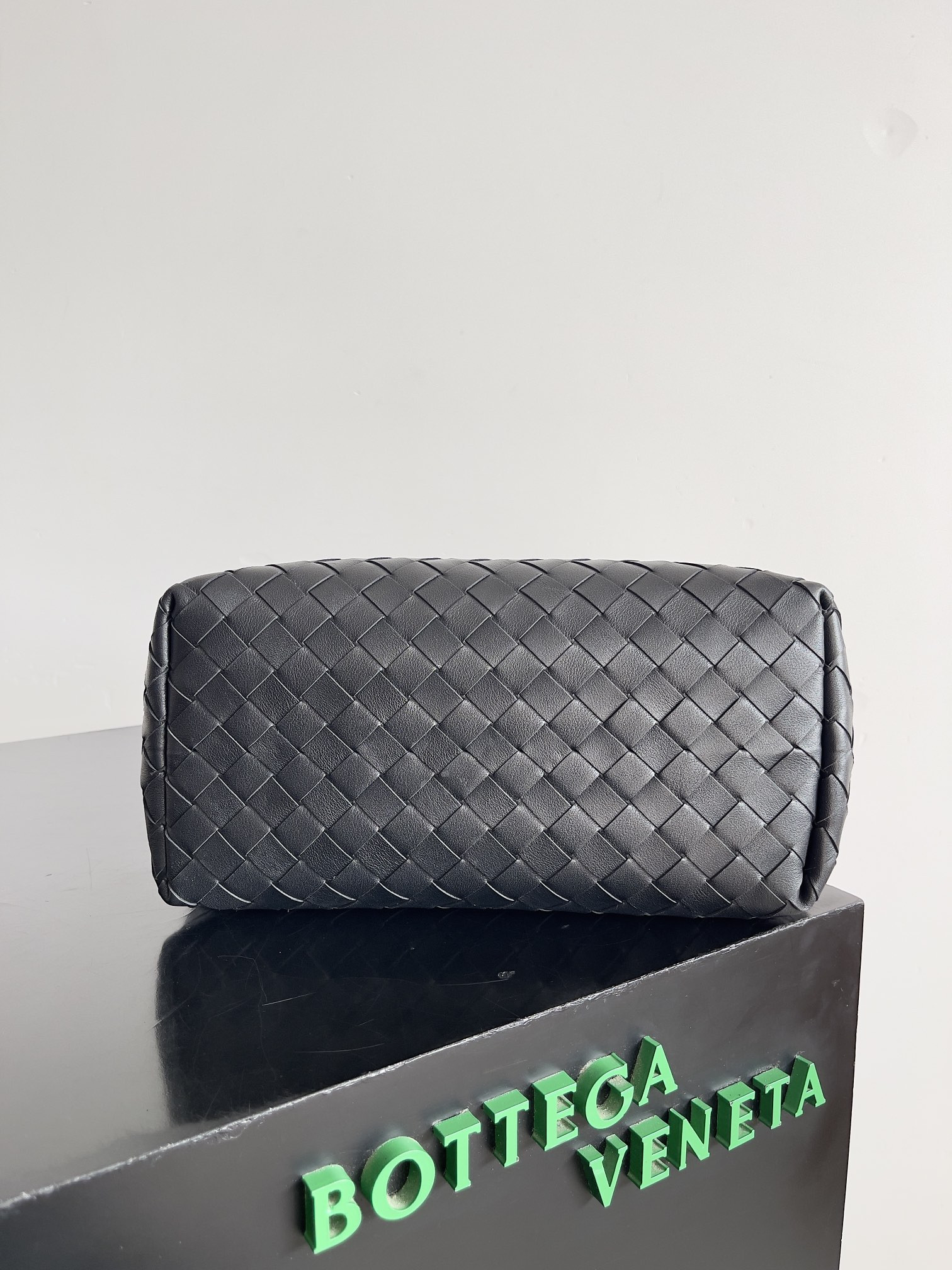 Bottega Veneta Small Andiamo Messenger 29x20x13cm