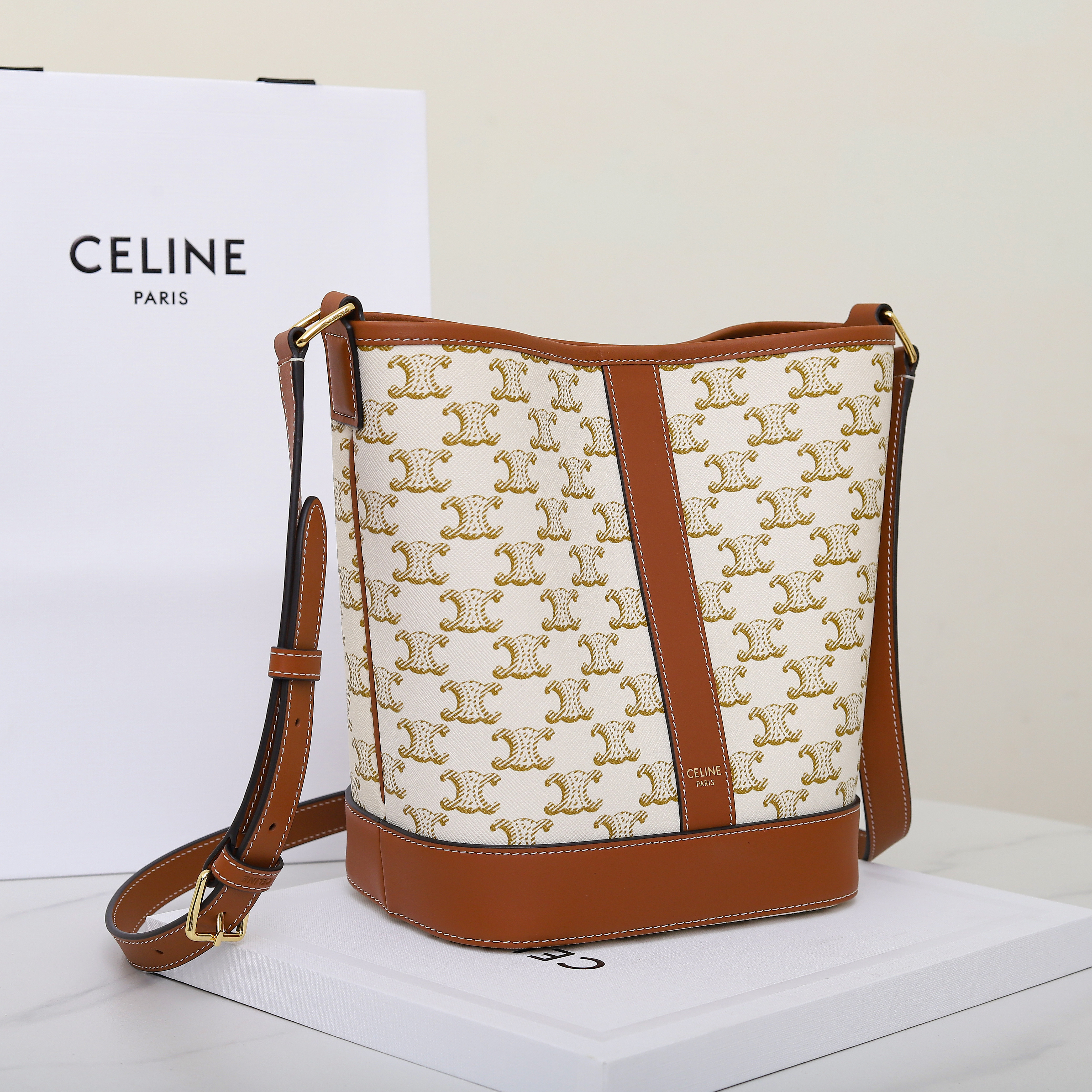 CELINE SMALL BUCKET IN TRIOMPHE CANVAS AND CALFSKIN 191442 30x22x13cm