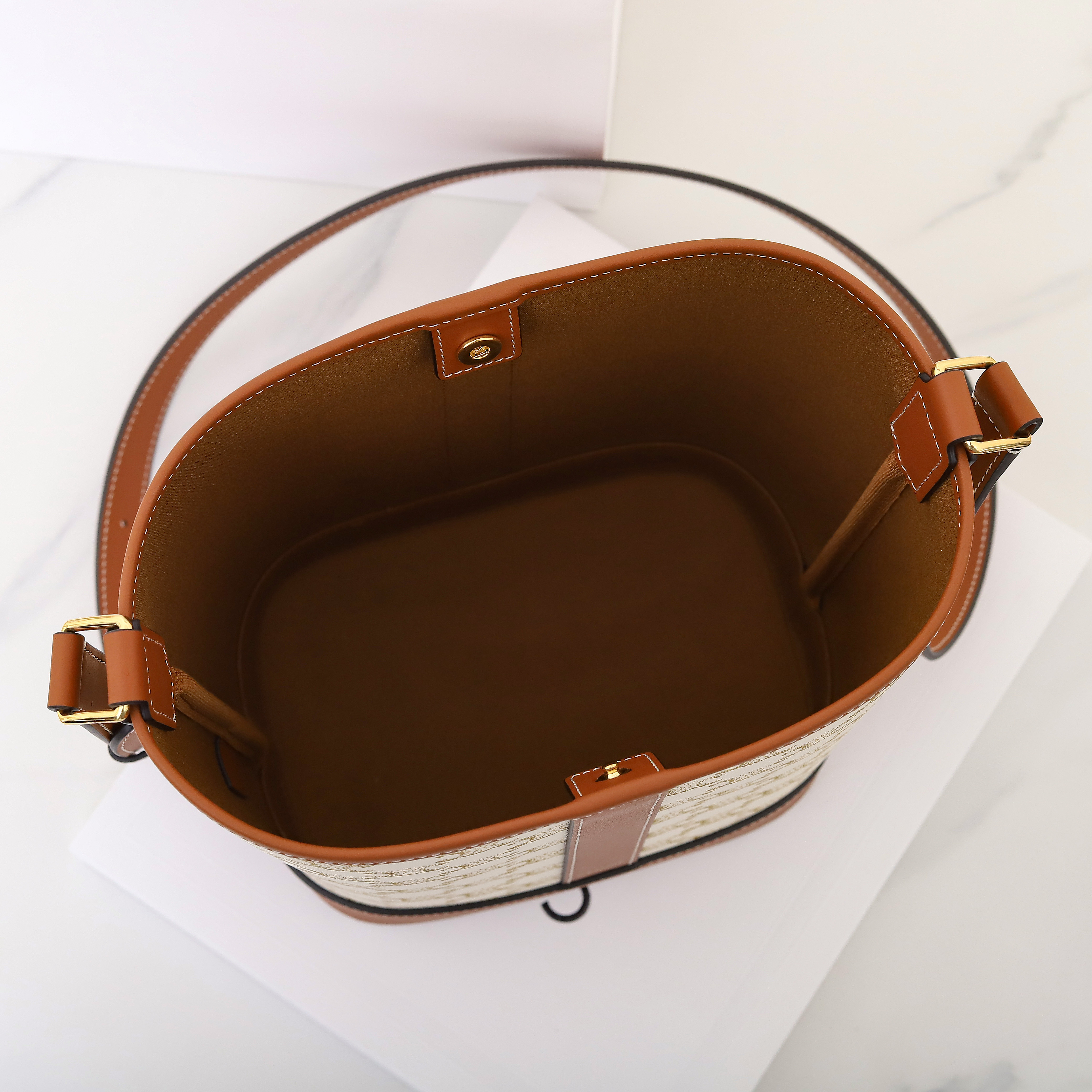 CELINE SMALL BUCKET IN TRIOMPHE CANVAS AND CALFSKIN 191442 30x22x13cm