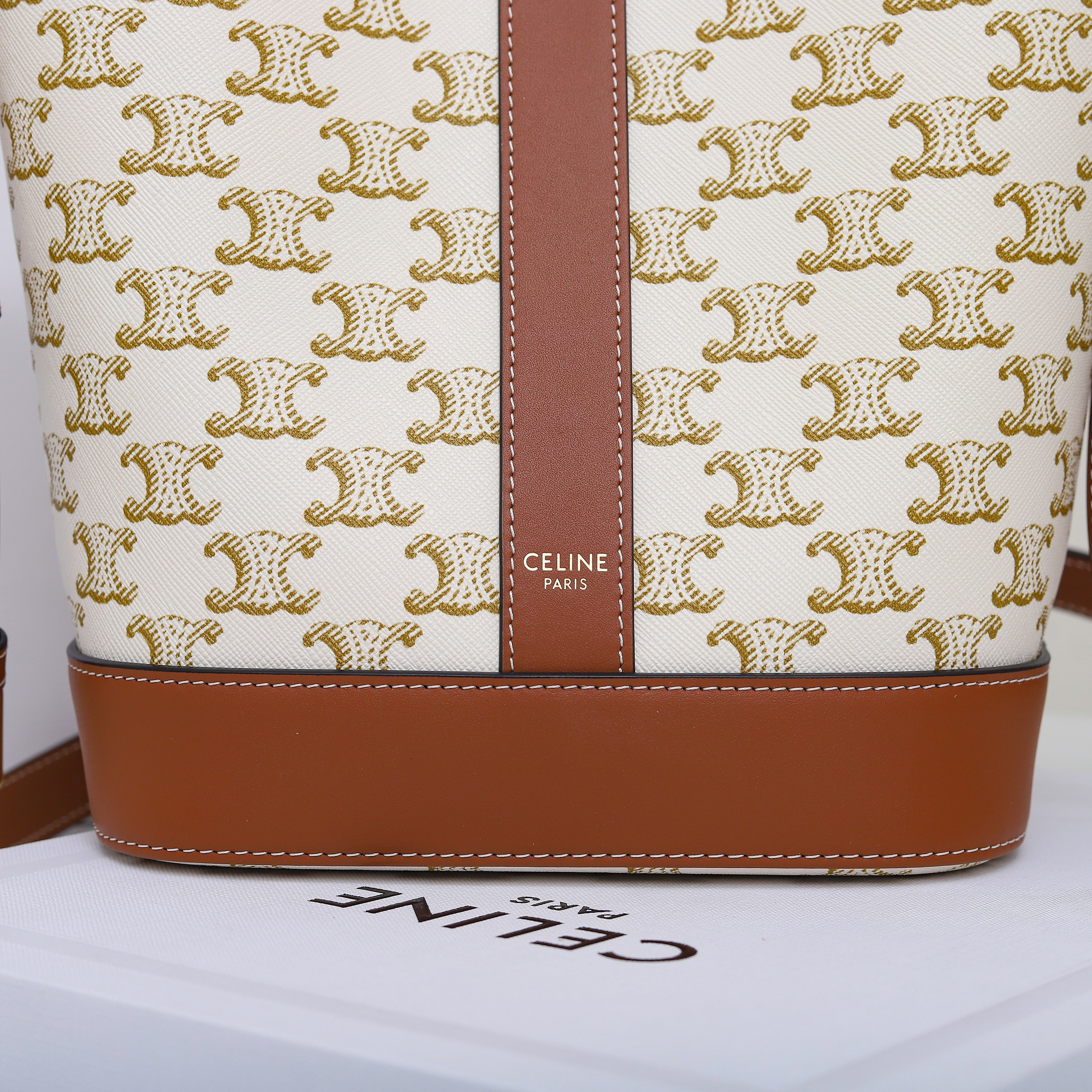 CELINE SMALL BUCKET IN TRIOMPHE CANVAS AND CALFSKIN 191442 30x22x13cm