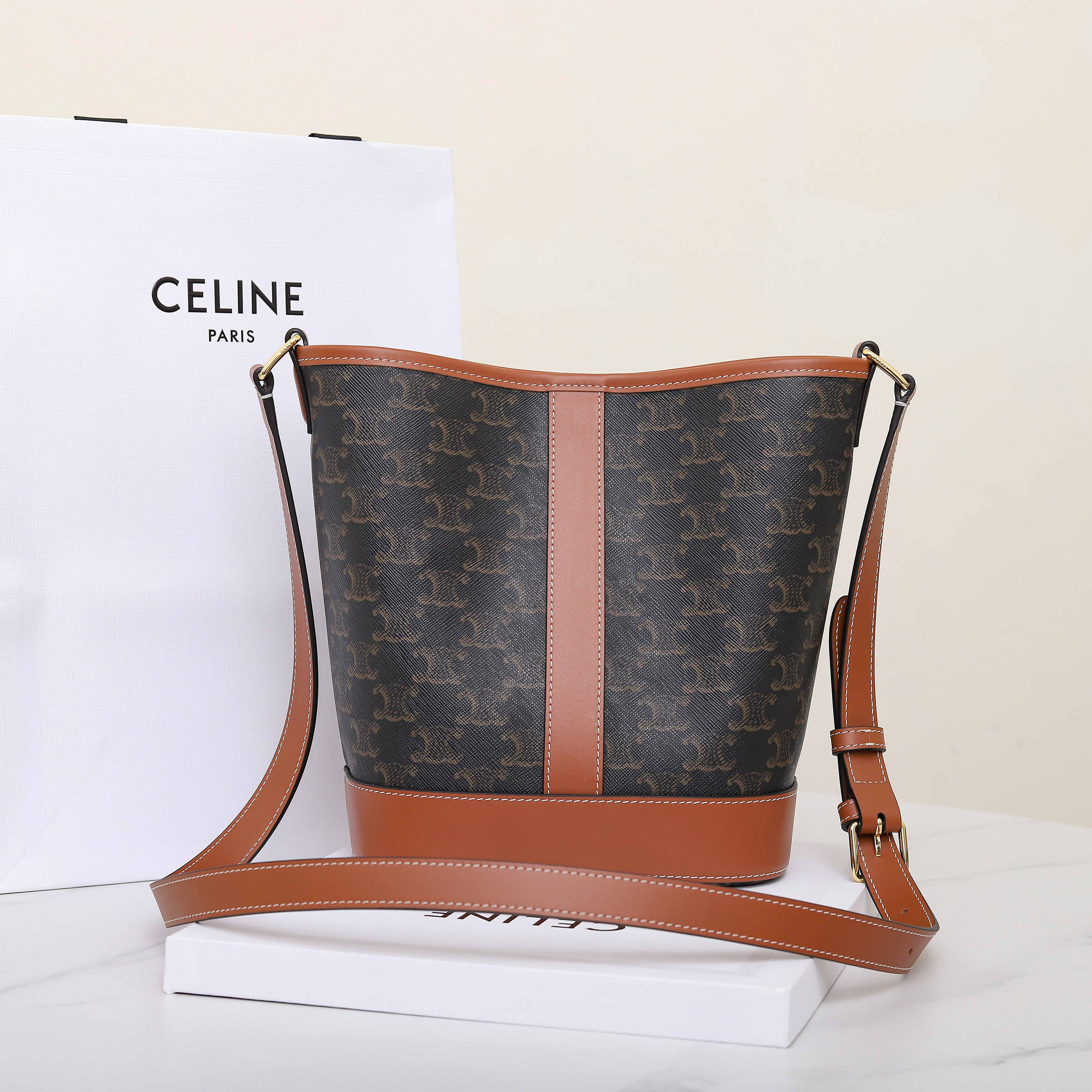CELINE SMALL BUCKET IN TRIOMPHE CANVAS AND CALFSKIN 191442 30x22x13cm