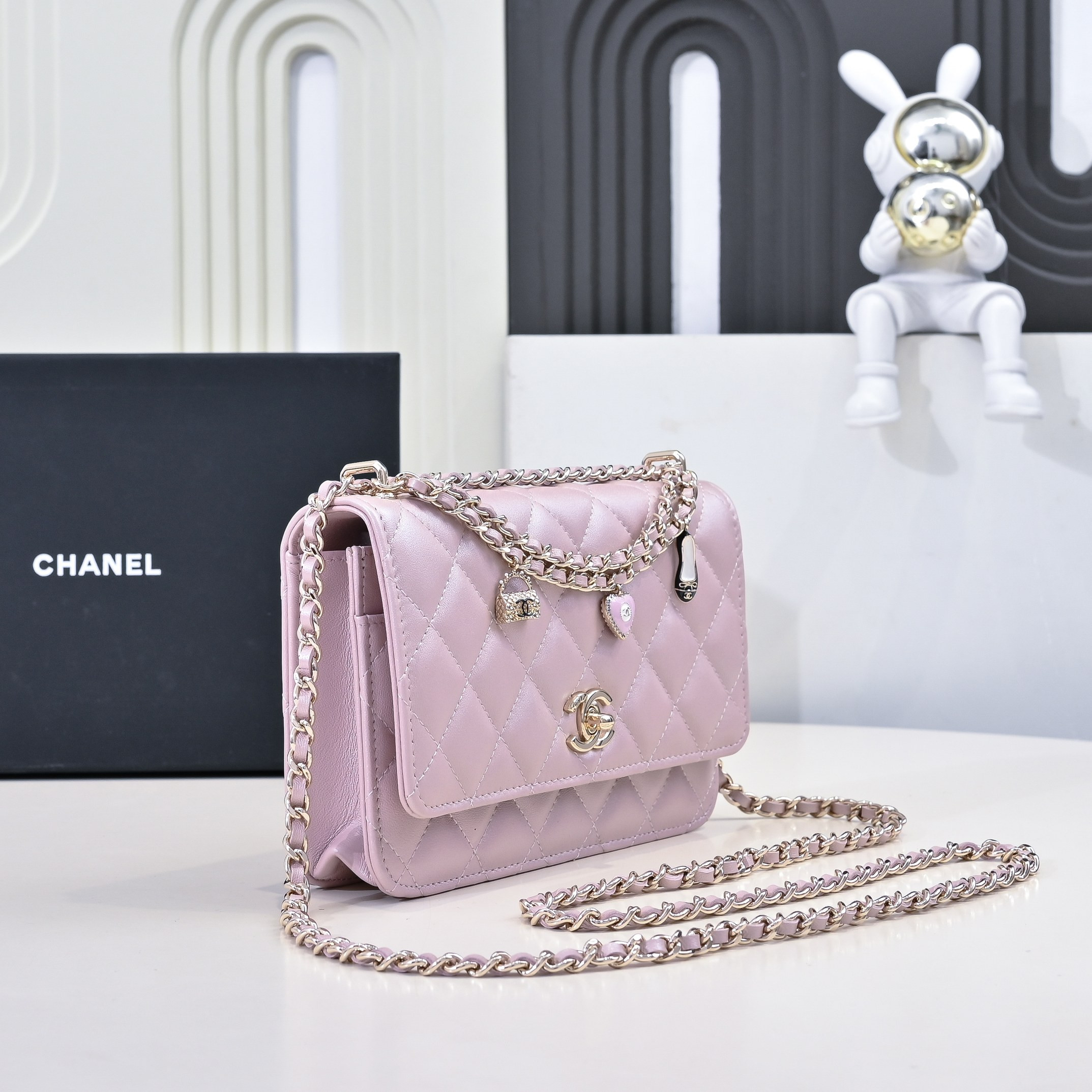 CHANEL SPRING-SUMMER 2025 PRE COLLECTION WALLET ON AP4537 19.5 × 13 × 3.5cm