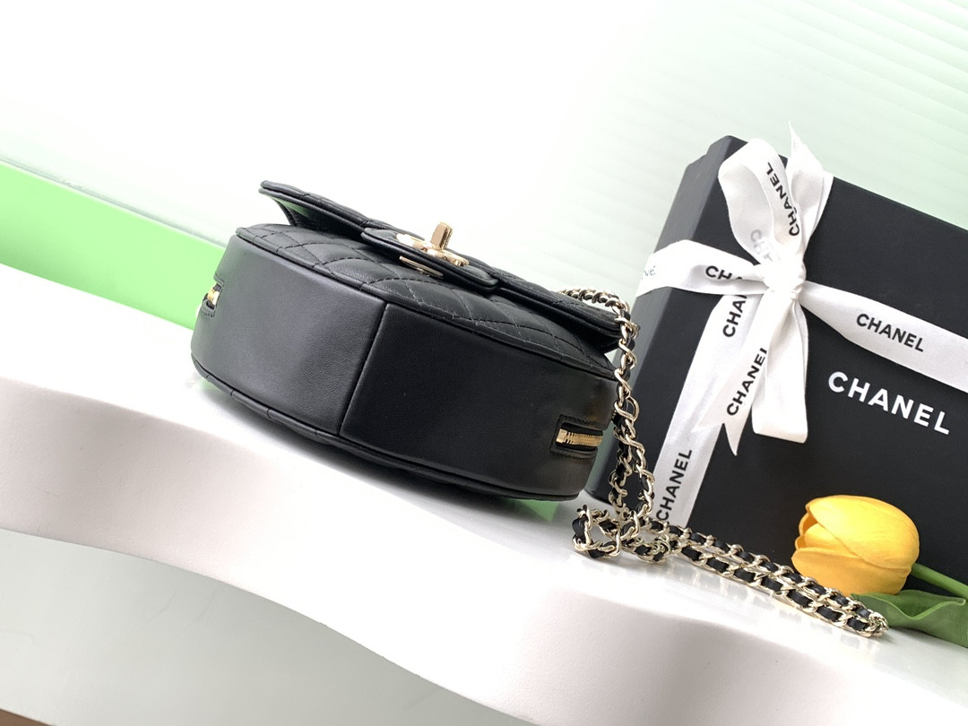 Chanel 22cc Love Bag AS3191 18x16.5x6.5cm