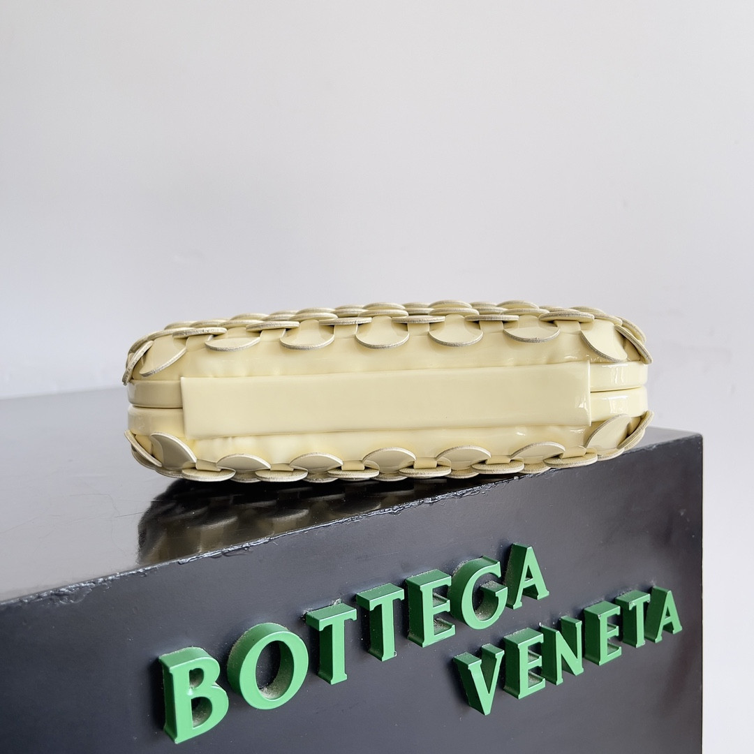 Bottega Veneta knot 717622 20.5x6x12.5cm