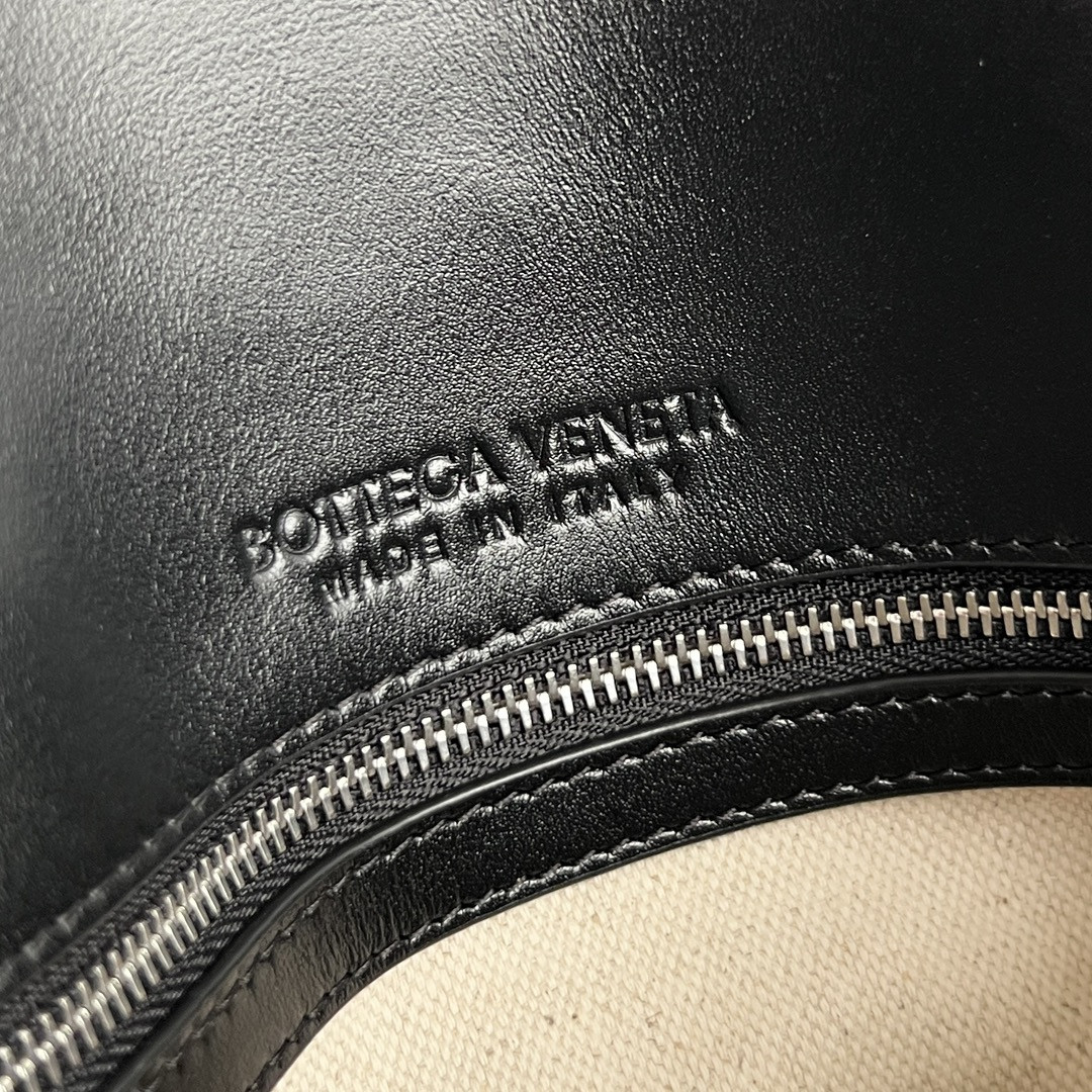 Bottega Veneta Piccolo 30x21x6.6cm