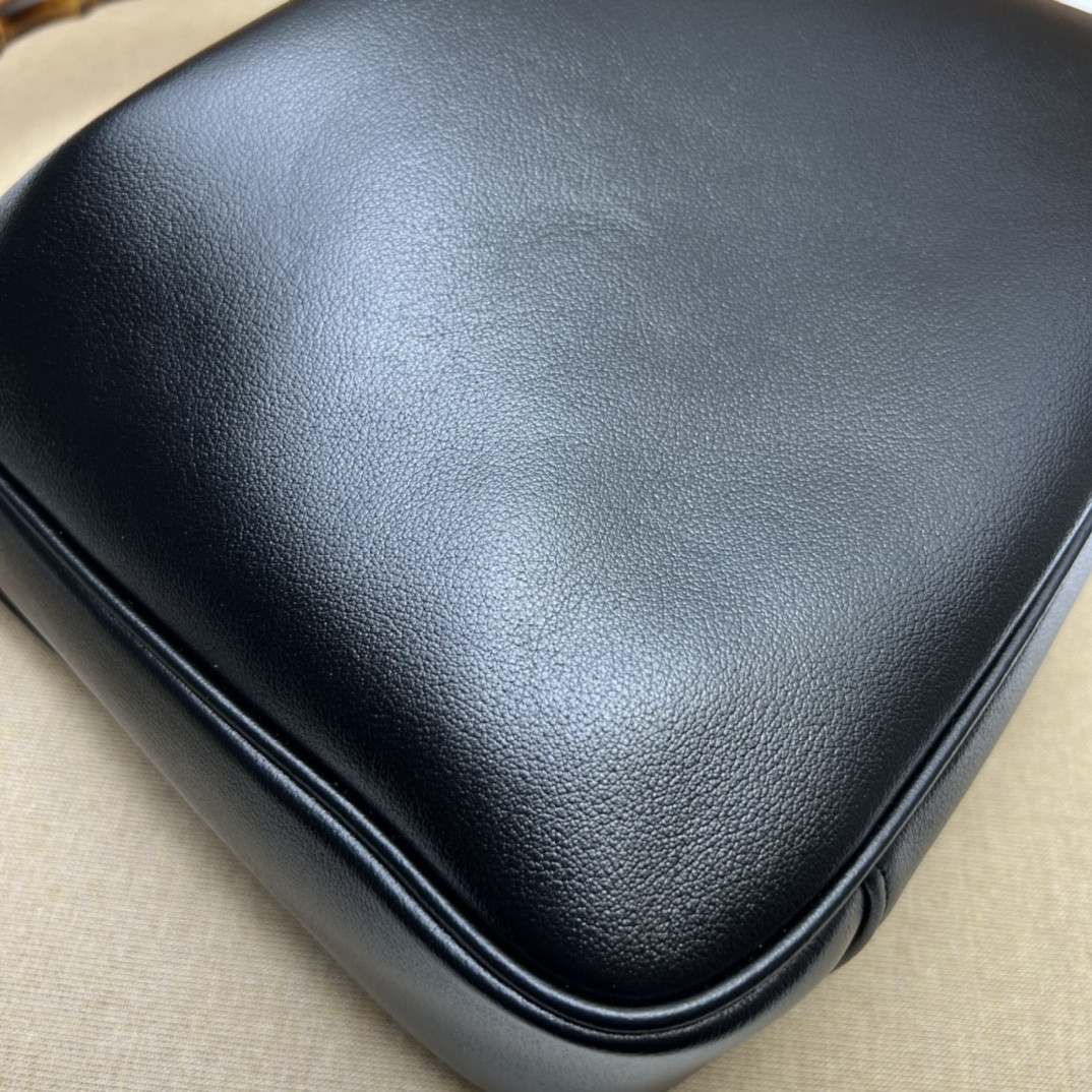 Gucci Diana Medium shoulder bag 30x23x6.5cm