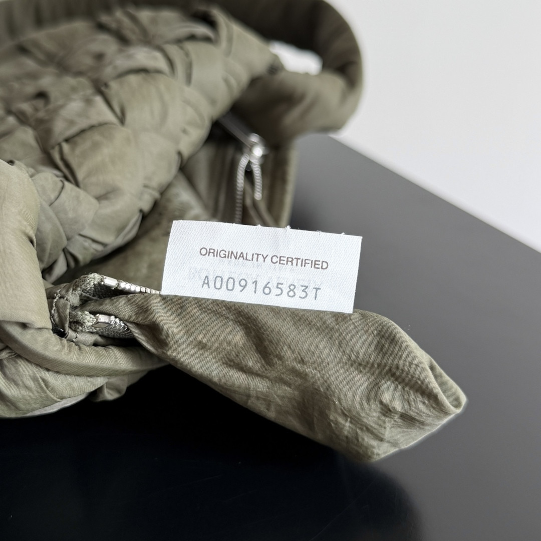 Bottega Veneta Small Rumple Messenger 21x14x5cm