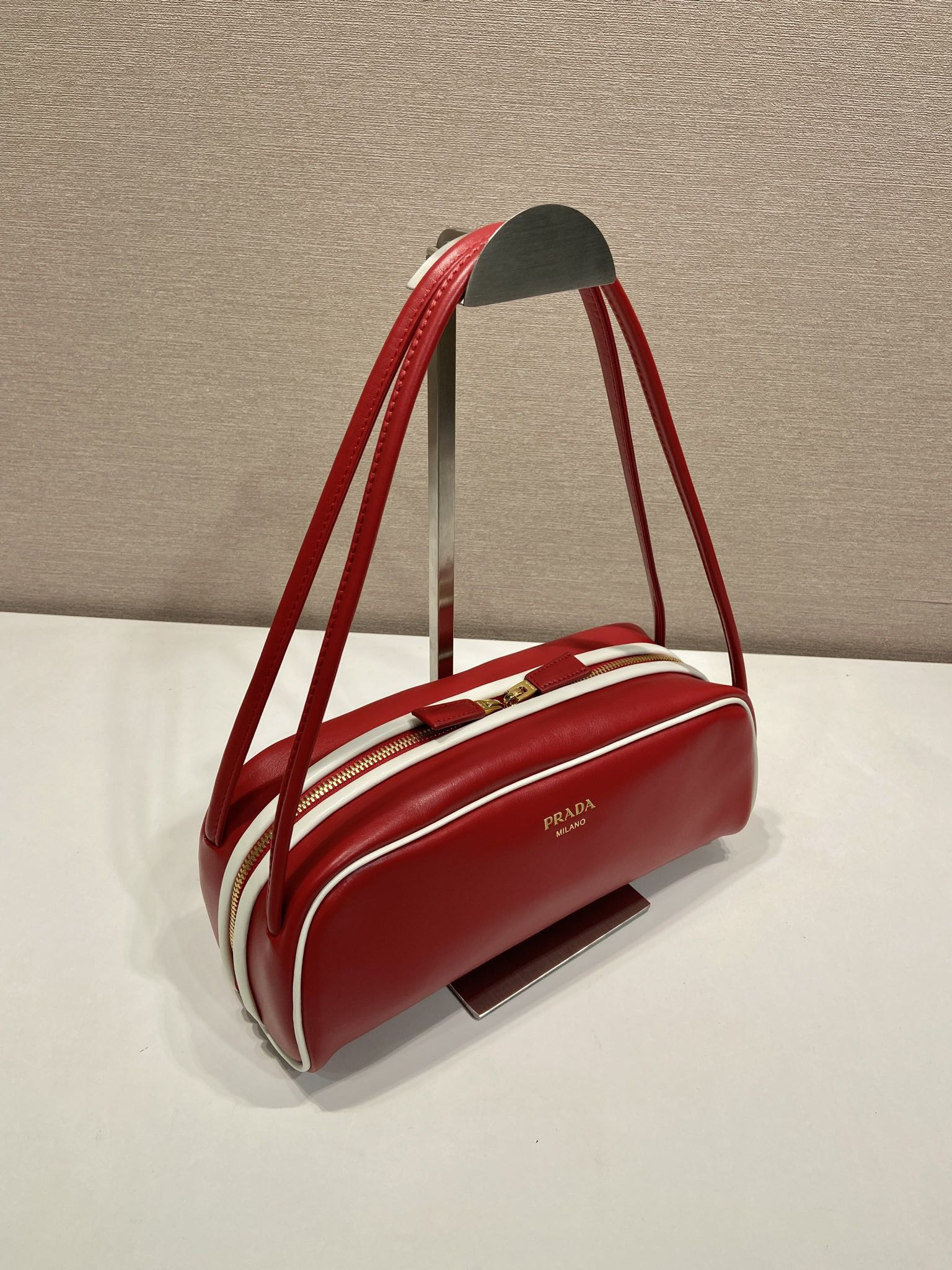 Prada Swing smooth leather shoulder bag 28x11.5x10cm