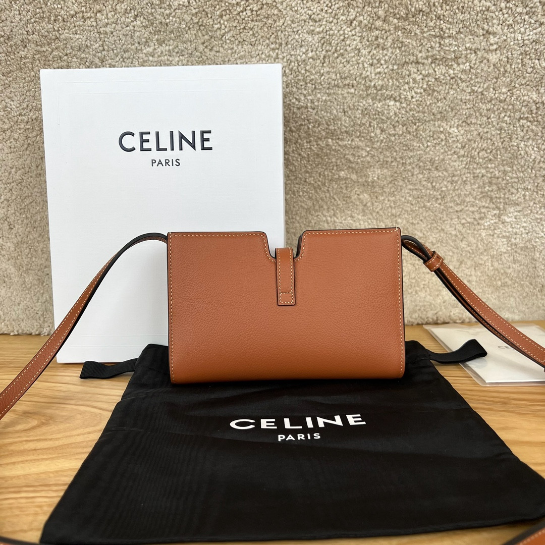 Celine 16 STRAP POCHETTE in IN SUPPLE GRAINED CALFSKIN 18.5 x 12 x 3 cm