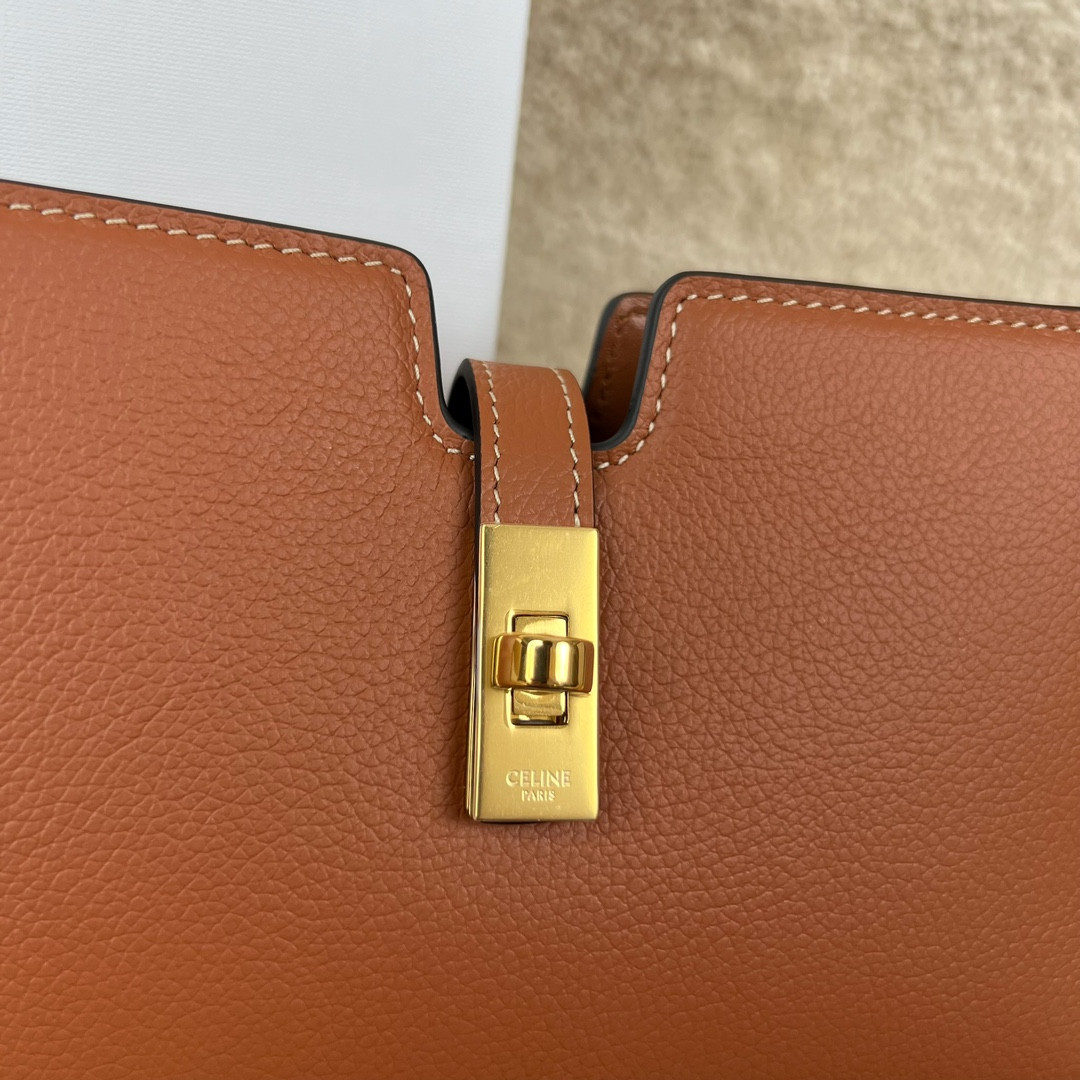 Celine 16 STRAP POCHETTE in IN SUPPLE GRAINED CALFSKIN 18.5 x 12 x 3 cm