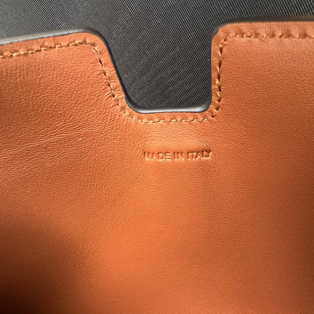 Celine 16 STRAP POCHETTE in IN SUPPLE GRAINED CALFSKIN 18.5 x 12 x 3 cm