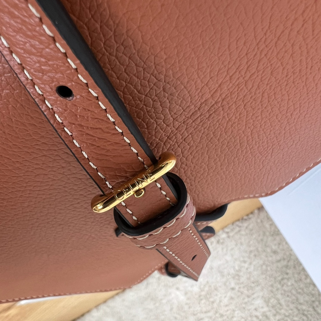 Celine 16 STRAP POCHETTE in IN SUPPLE GRAINED CALFSKIN 18.5 x 12 x 3 cm