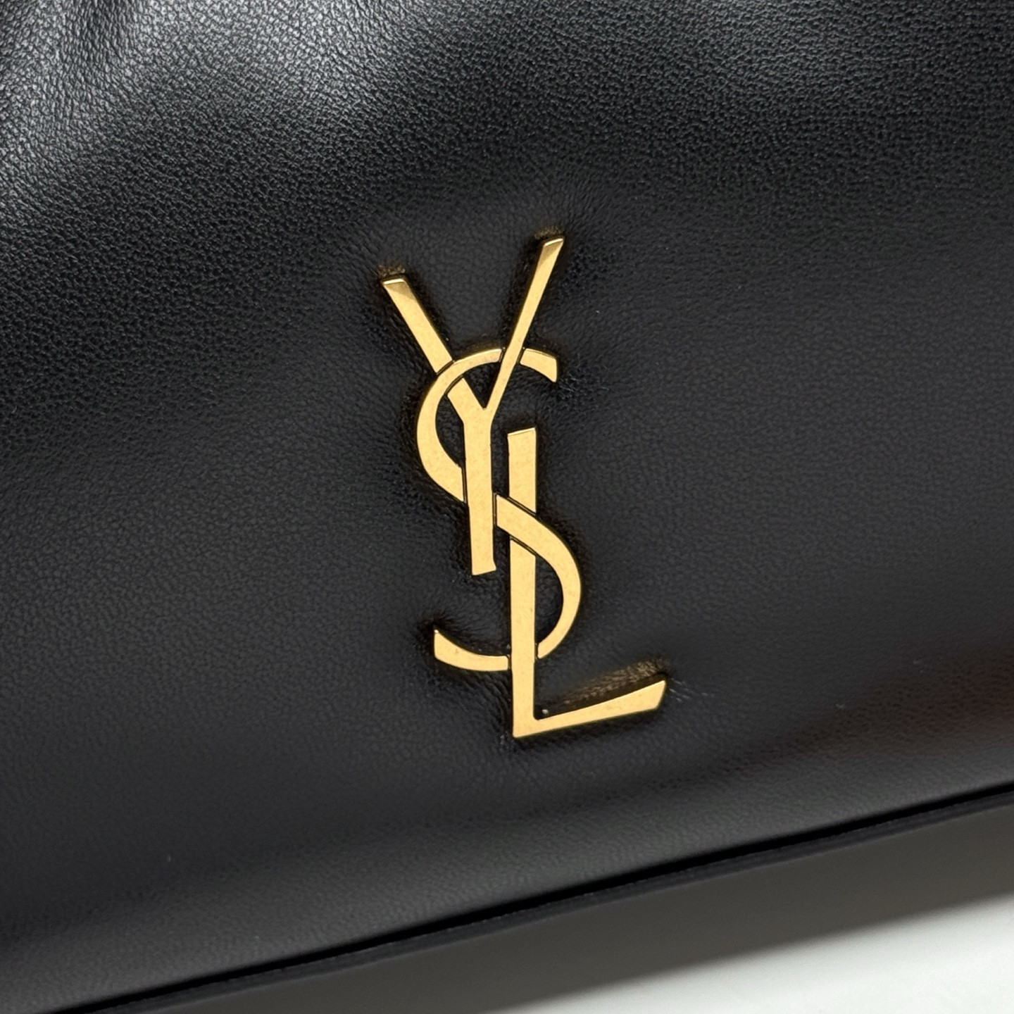 YSL calypso mini hobo in plunged lambskin 20 X 12 X 5 cm