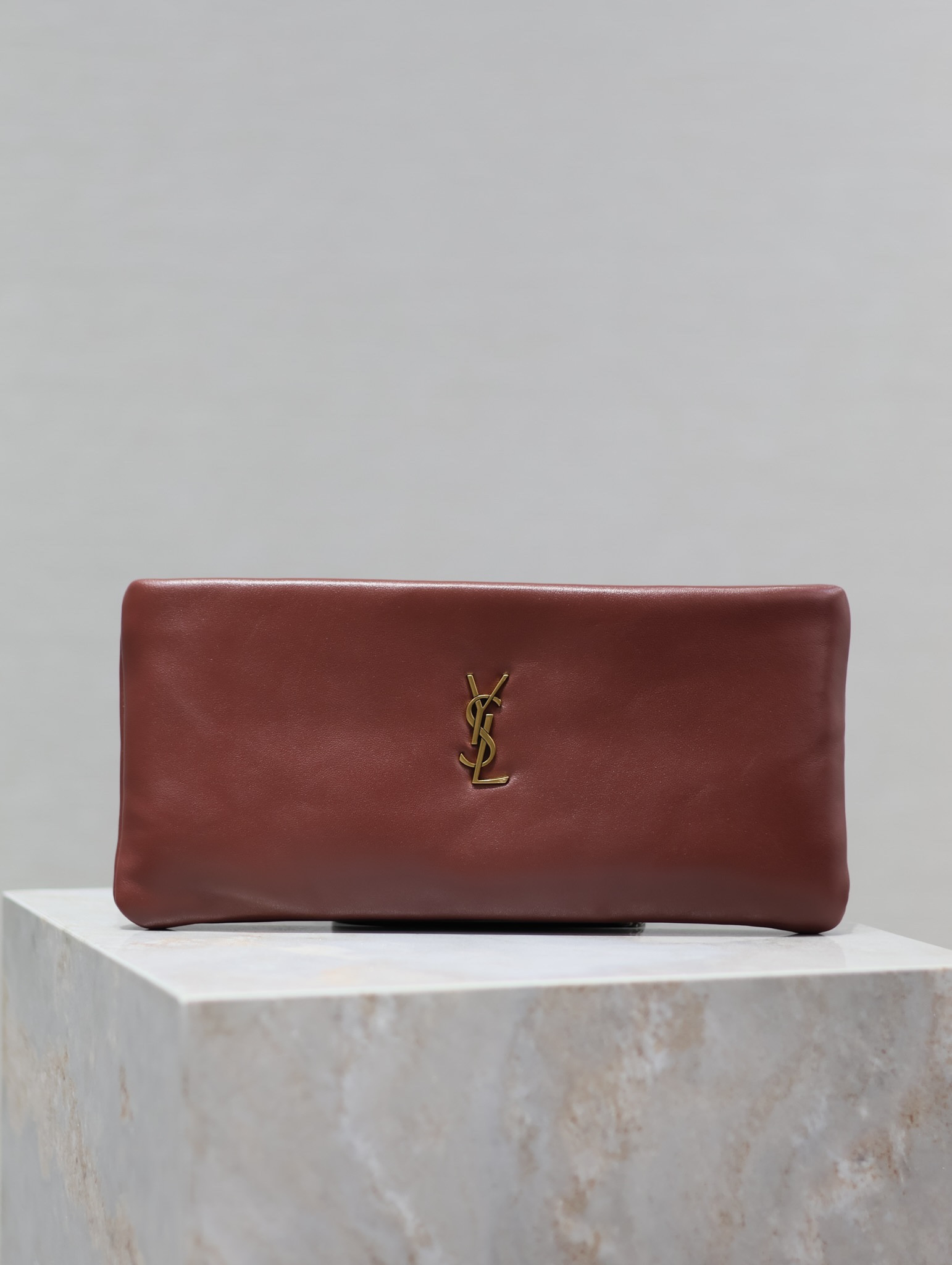 YSL calypso long pouch in lambskin 30 x 15 x 3.5 cm