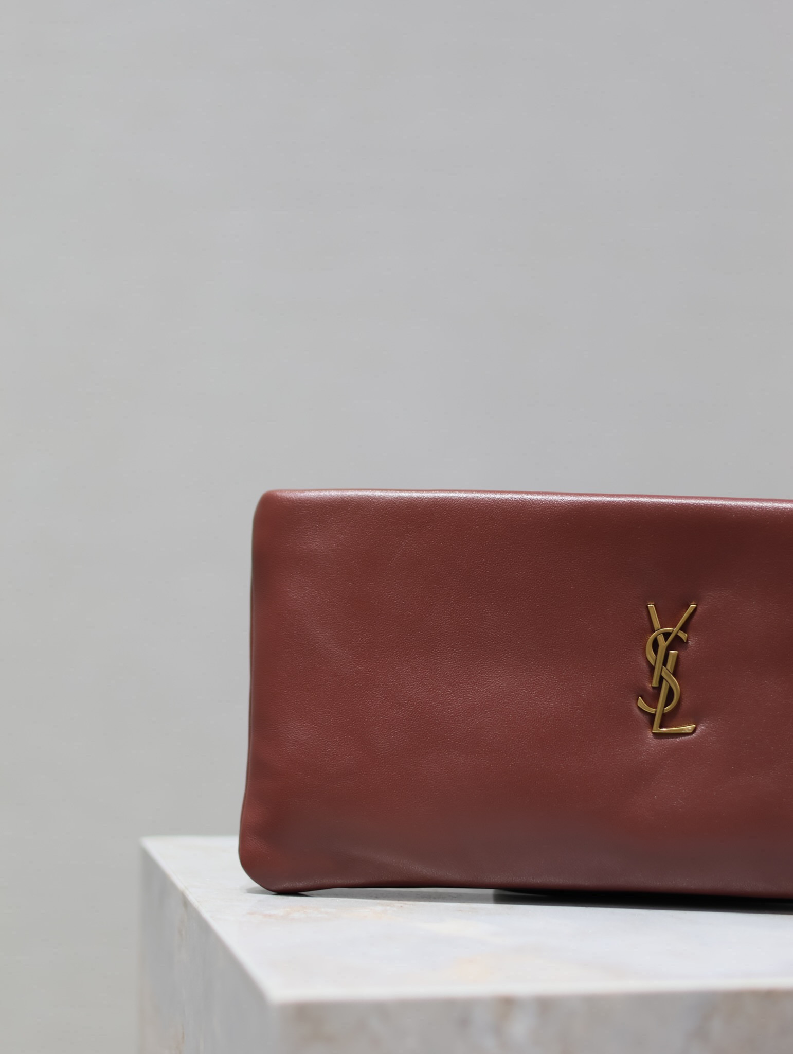 YSL calypso long pouch in lambskin 30 x 15 x 3.5 cm