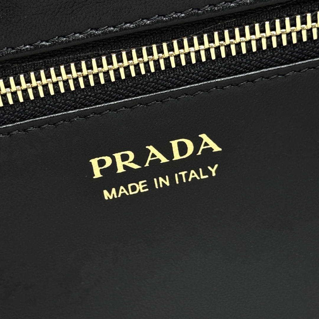Prada Medium top handle bag in Vitello Dino soft leather 13x28x8cm