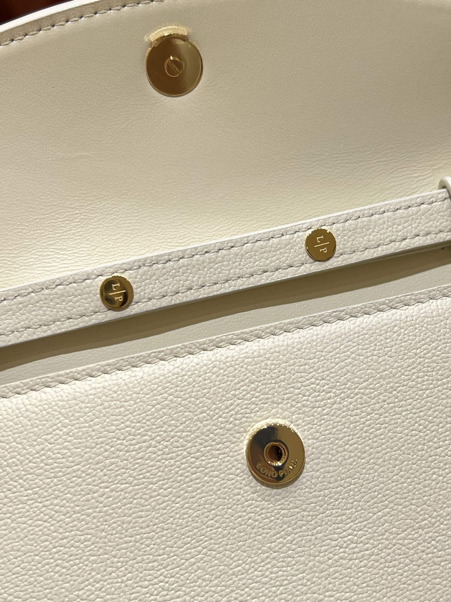 Loro Piana Extra Pochette 18 x 10 x 2.5 cm