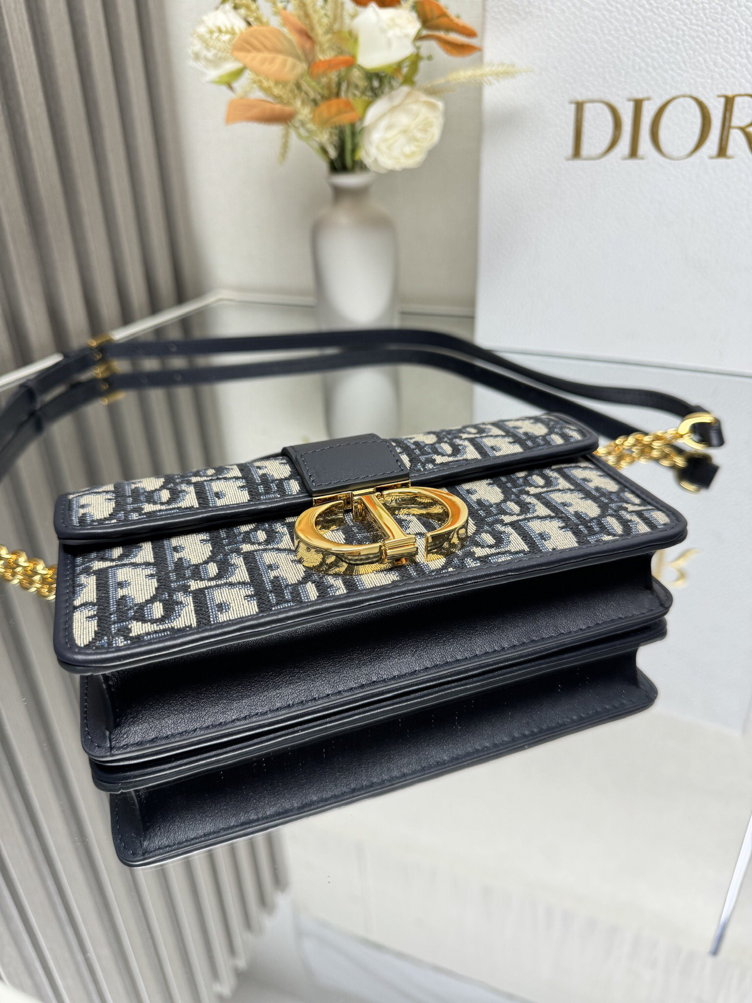 Dior Miss Montaigne mini bag 20 x 10 x 4 cm