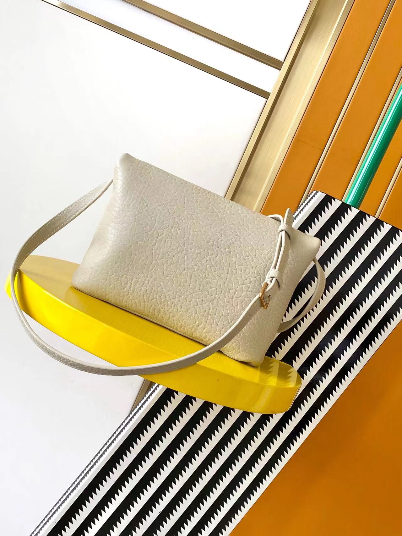 YSL Cassandra envelope messenger in lambskin 23x16.5x6CM